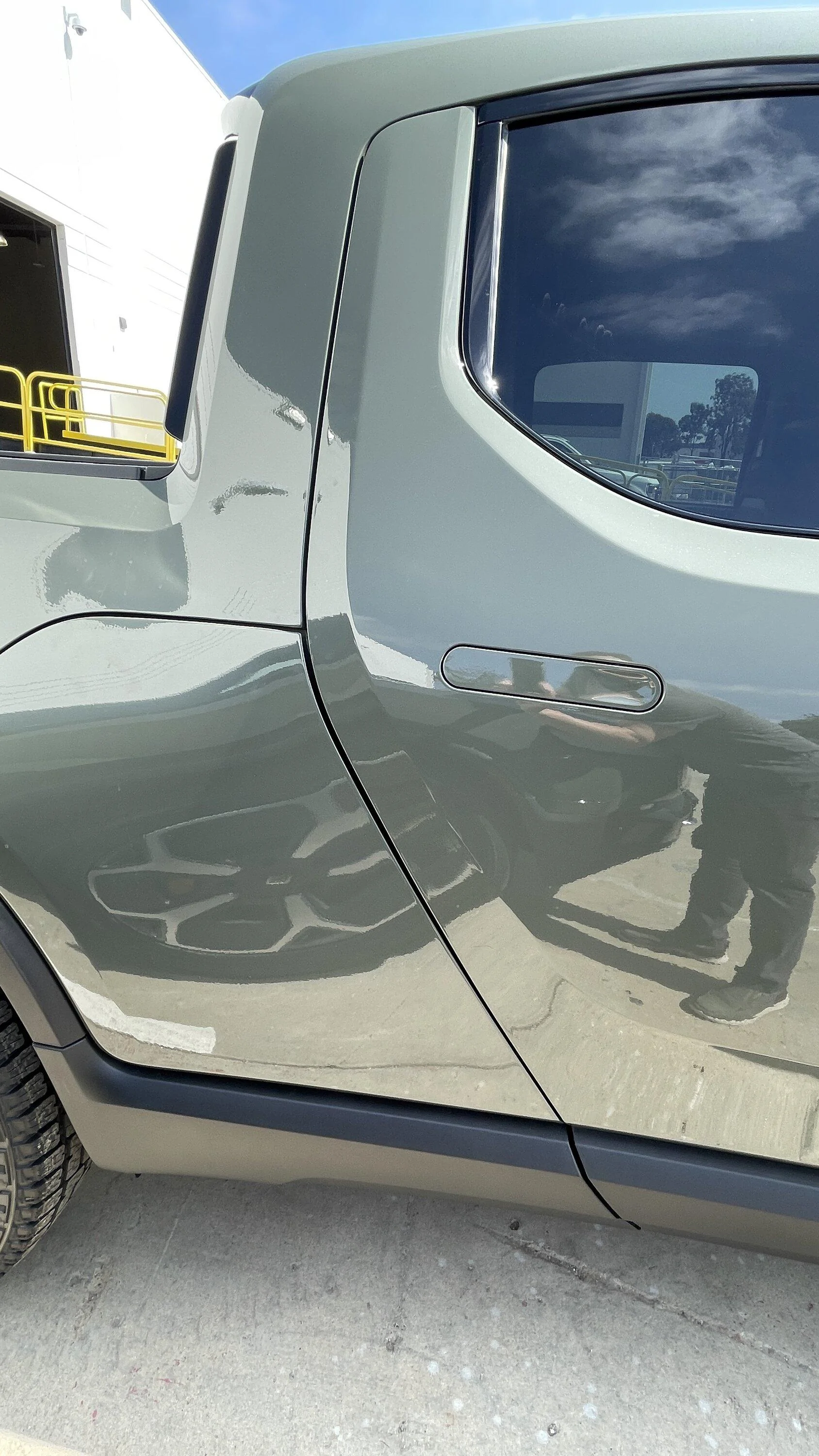 Rivian R1T R1S Pre-Delivery (pre-PDI) photos at service center - things to watch out for (+ look at underbody WITHOUT the Off-road Shield) PRE5.7