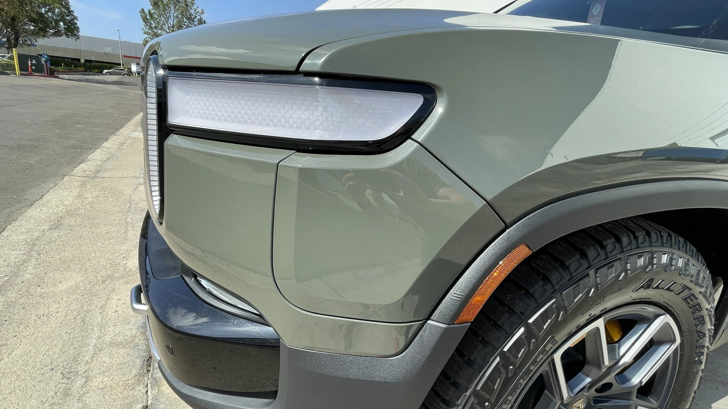 Rivian R1T R1S Pre-Delivery (pre-PDI) photos at service center - things to watch out for (+ look at underbody WITHOUT the Off-road Shield) PRE6