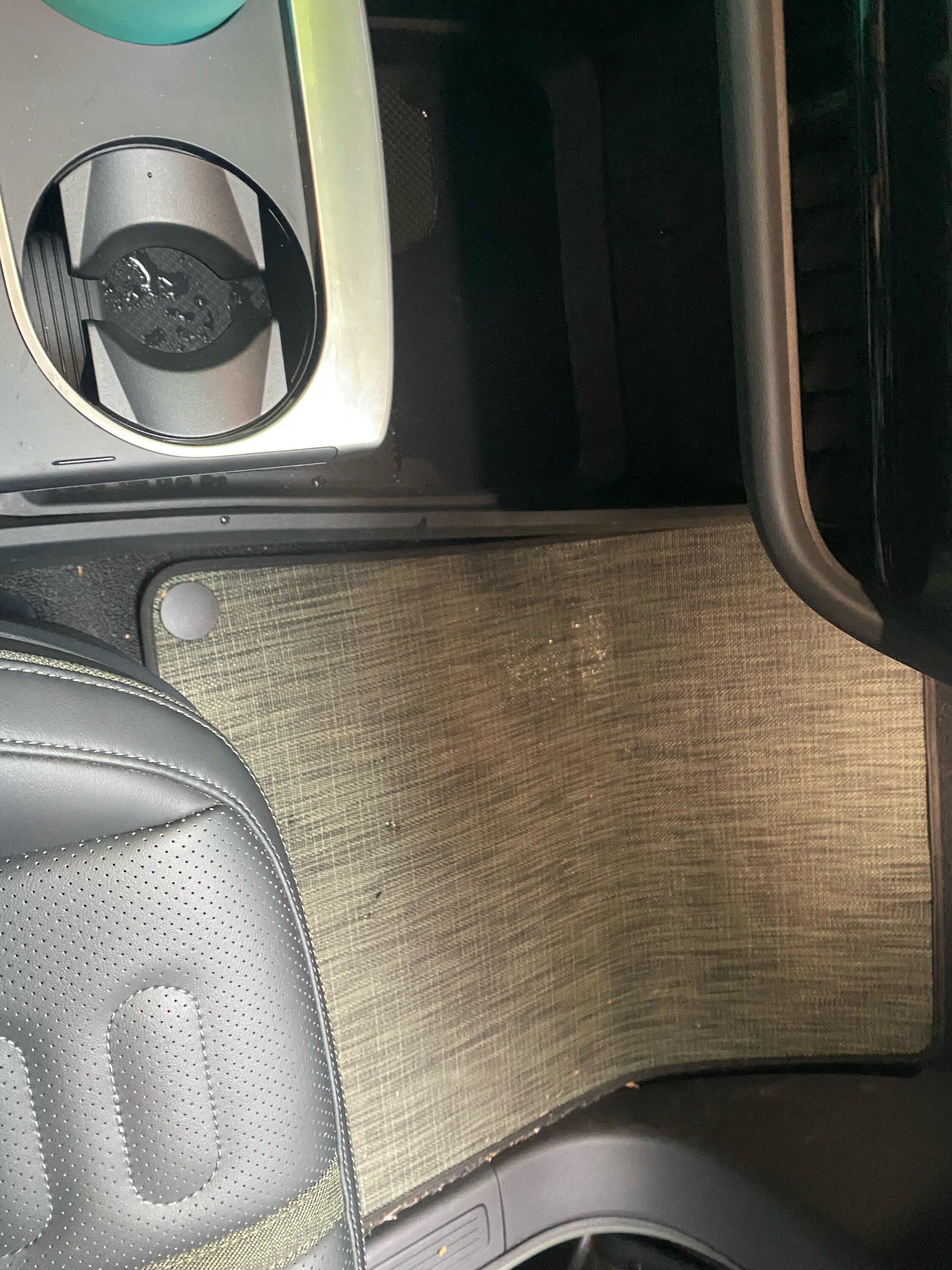 Rivian R1T R1S Water under dash, around rearview mirror 1653485962925
