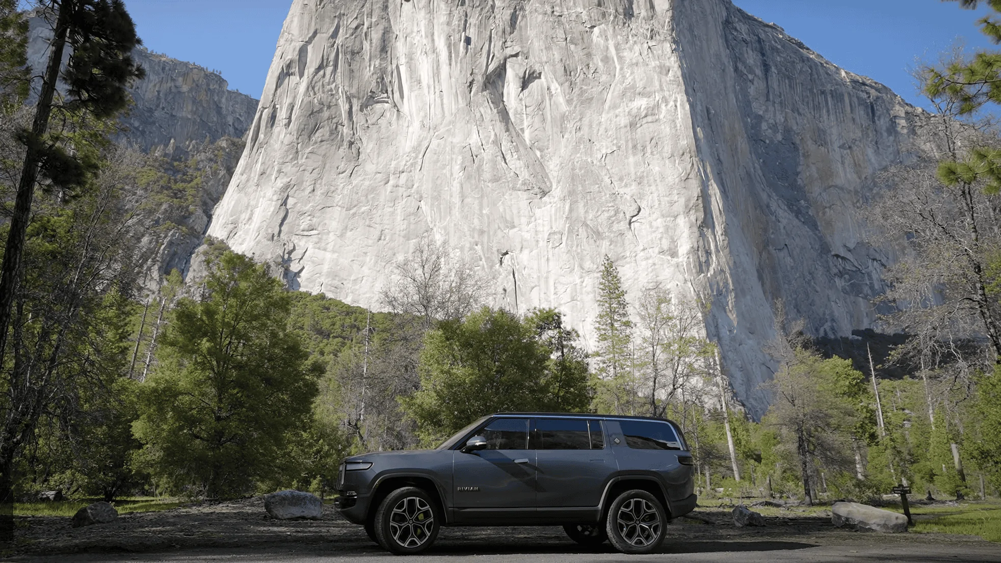 Rivian R1T R1S R1S first look videos from Yosemite [shows space available with seats folded, connections, & storage] Screenshot (20)