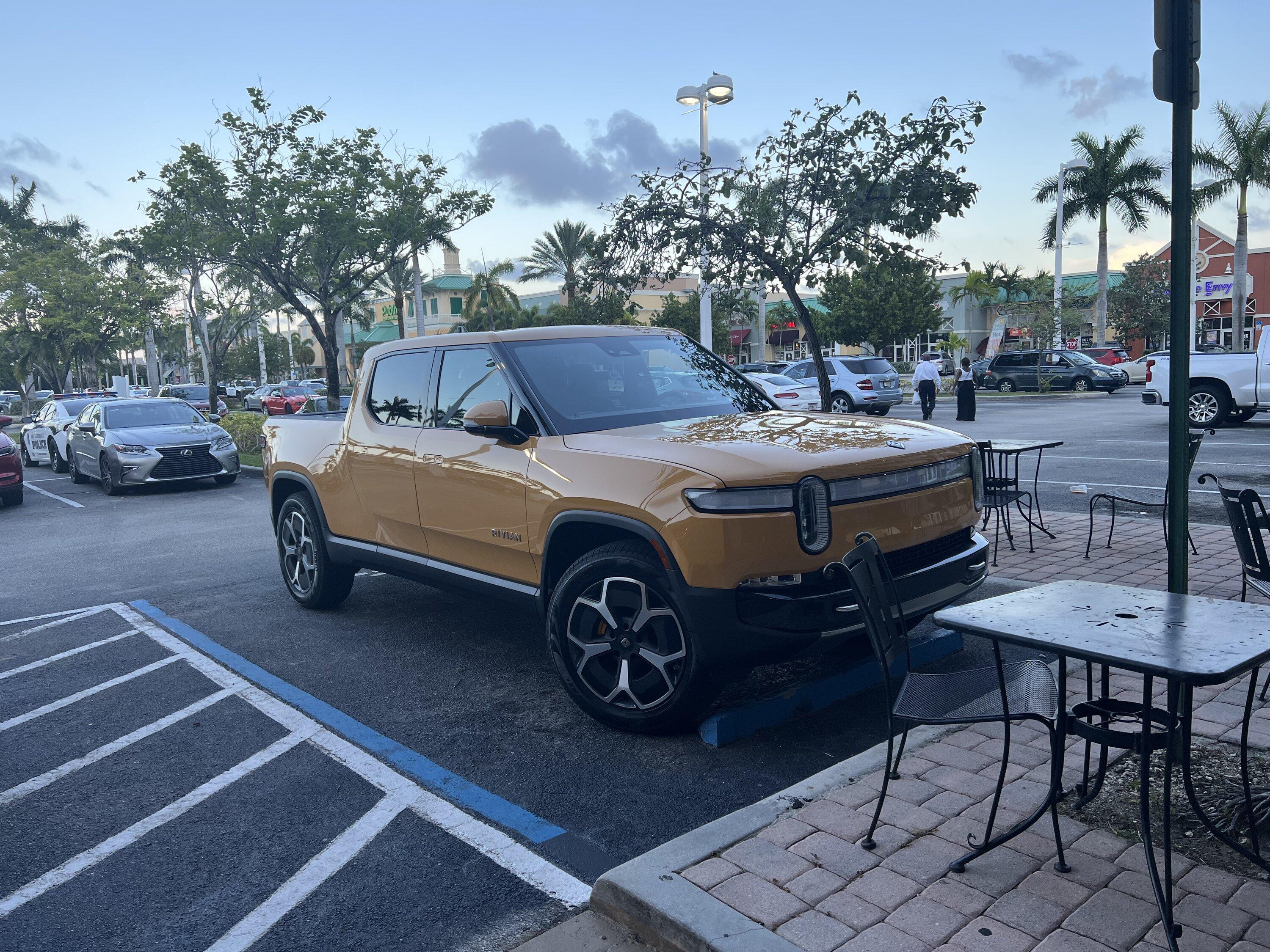Rivian R1T R1S COMPASS YELLOW R1T Photos 412ac463-b3a7-4271-a8e2-f46be6e7576e-jpe