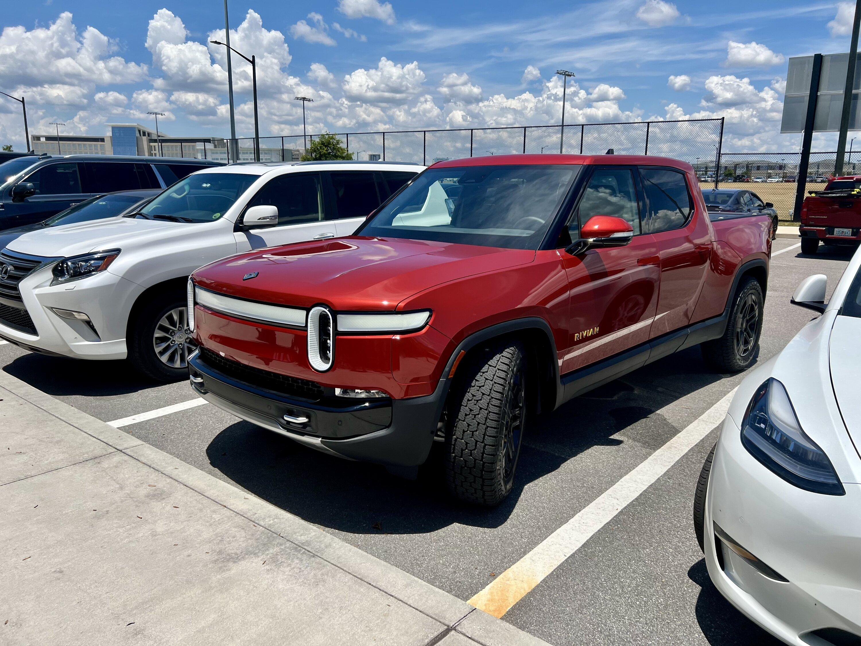 Rivian R1T R1S RED CANYON Rivian Photos redcanyon-r1t-rivian