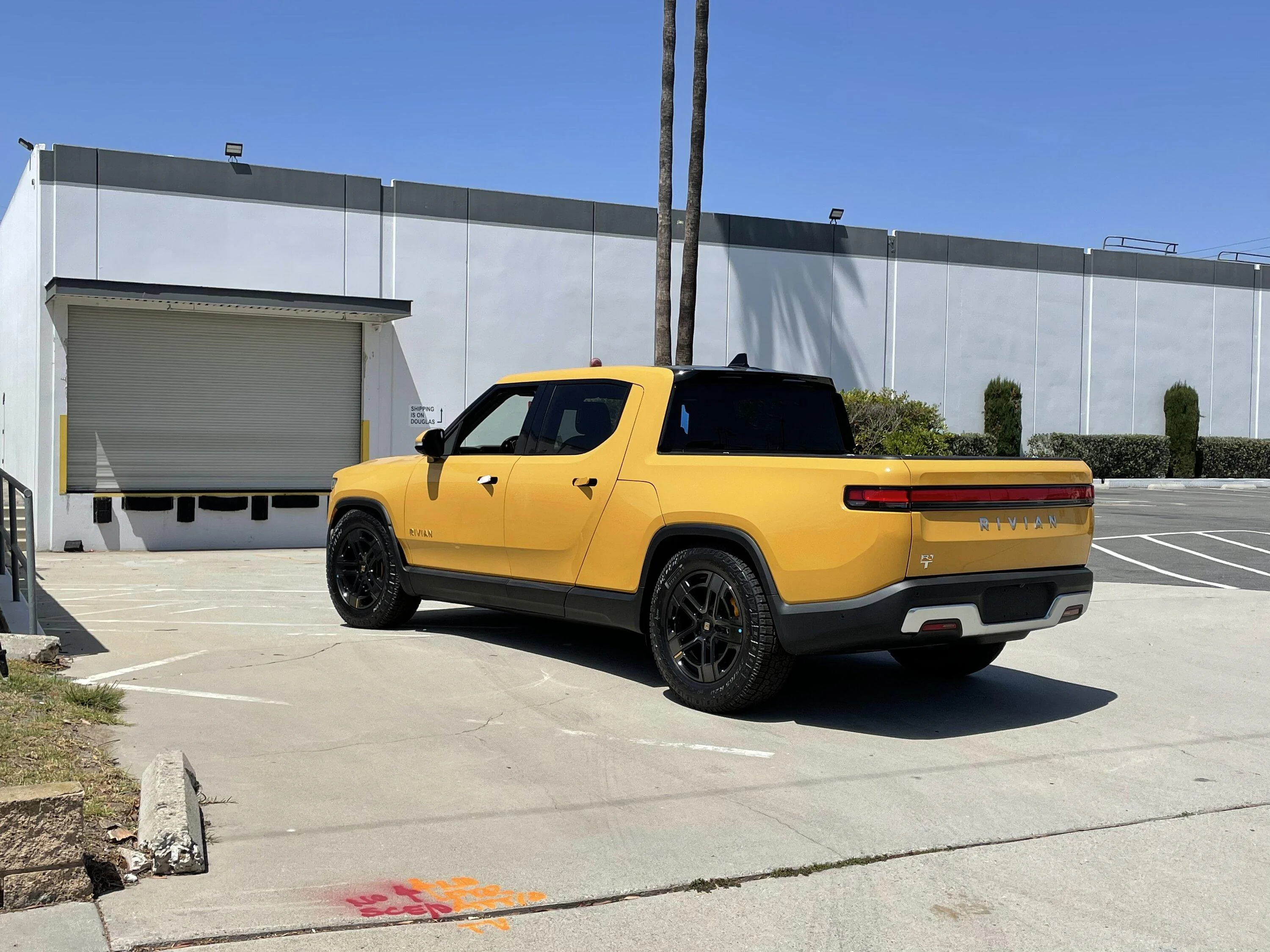 Rivian R1T R1S COMPASS YELLOW R1T Photos D1149BB0-BAD0-431B-B5E7-F6D0A71BDB29