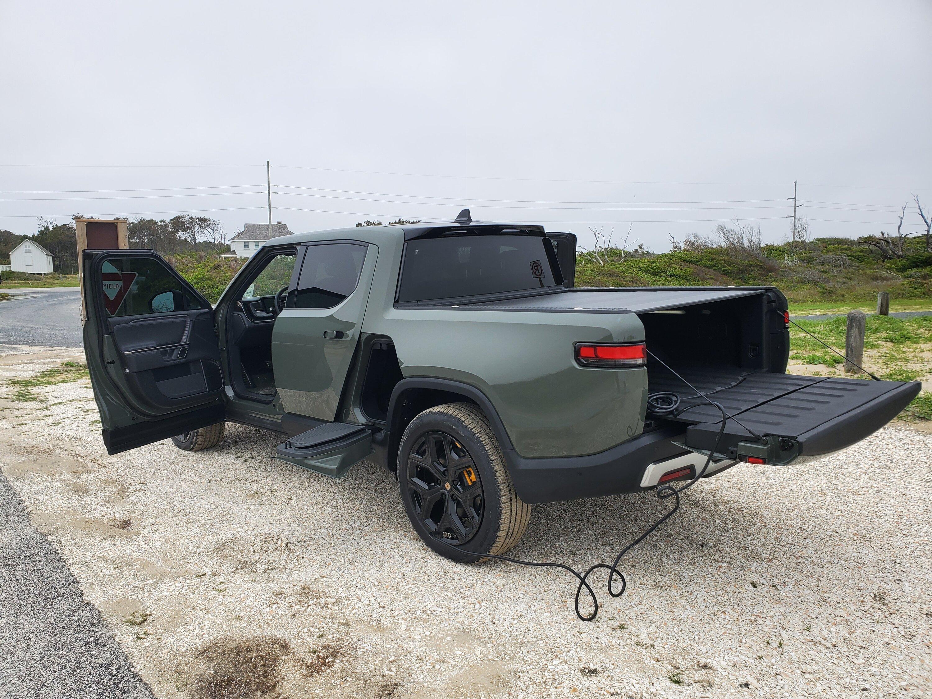 Rivian R1T R1S LAUNCH GREEN R1T Photos 20220525_121947