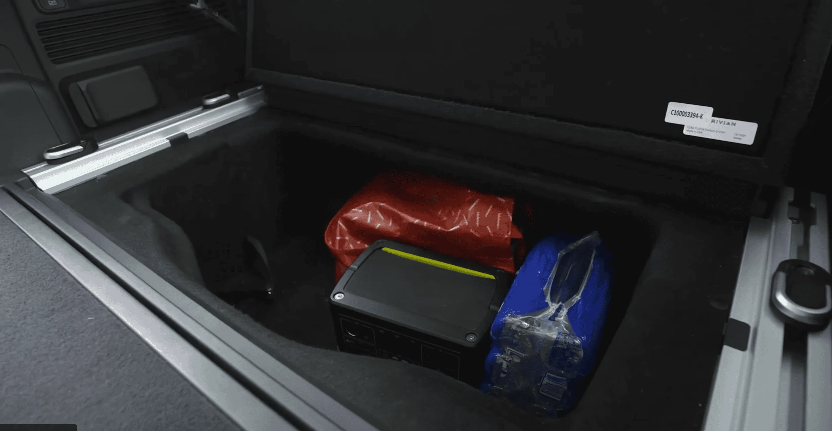 Rivian R1T R1S R1S first look videos from Yosemite [shows space available with seats folded, connections, & storage] Screen Shot 2022-05-26 at 4.17.00 PM