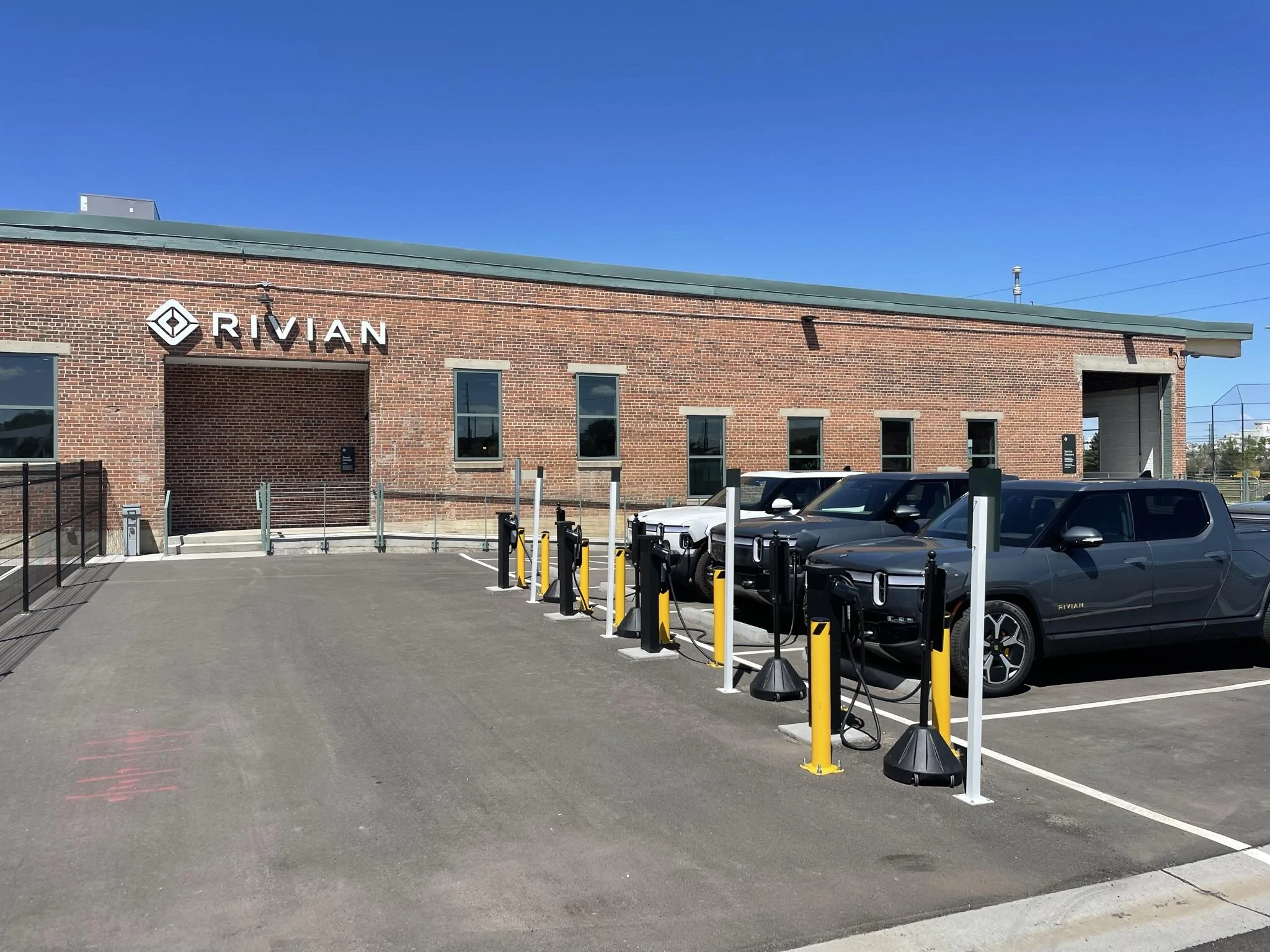 Rivian R1T R1S What R1S exterior color have you definitely decided upon? 34D73E46-80FD-49E0-B8E7-30AF89B8148F
