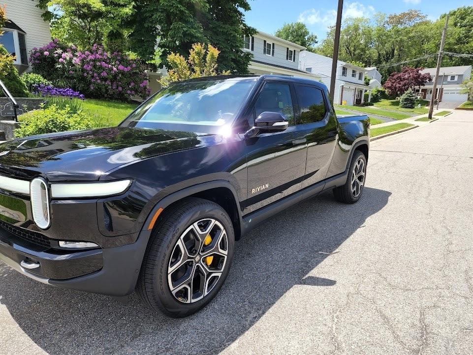 Rivian R1T R1S MIDNIGHT (Black) Rivian Photos 7