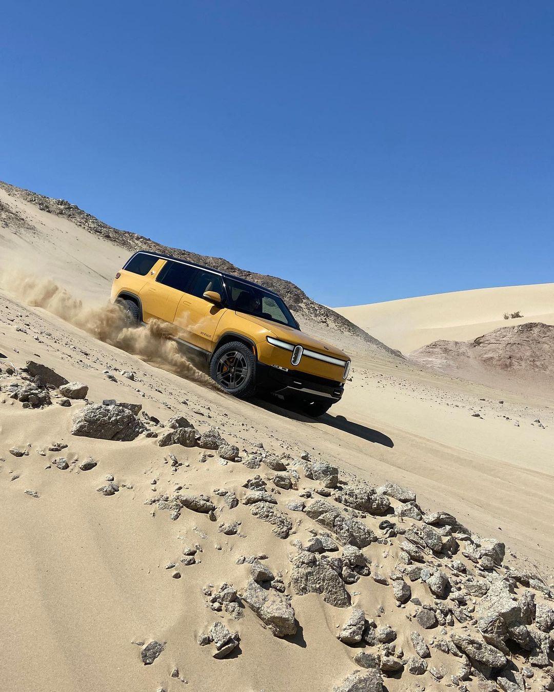 Rivian R1T R1S ? COMPASS YELLOW R1S  Photos Rivian R1S Compass Yellow Sand Mode 5