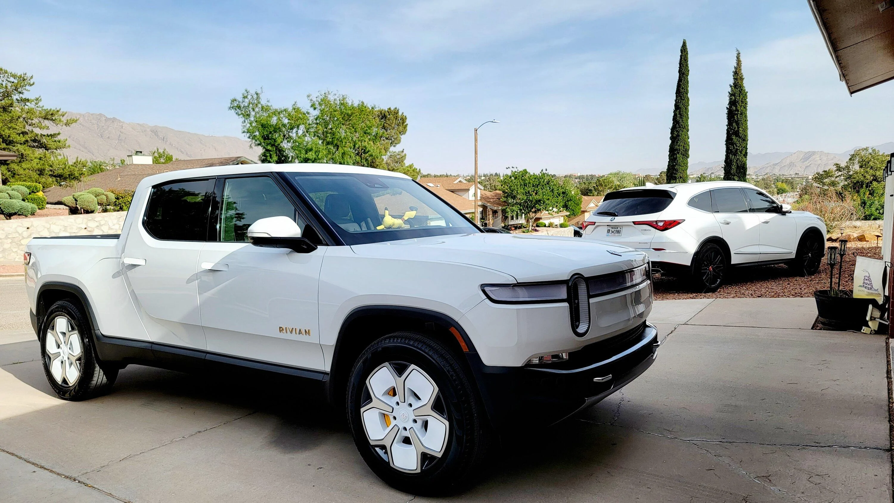 Rivian R1T R1S Rivian Colors, An Up Close Comparison 20220528_173918