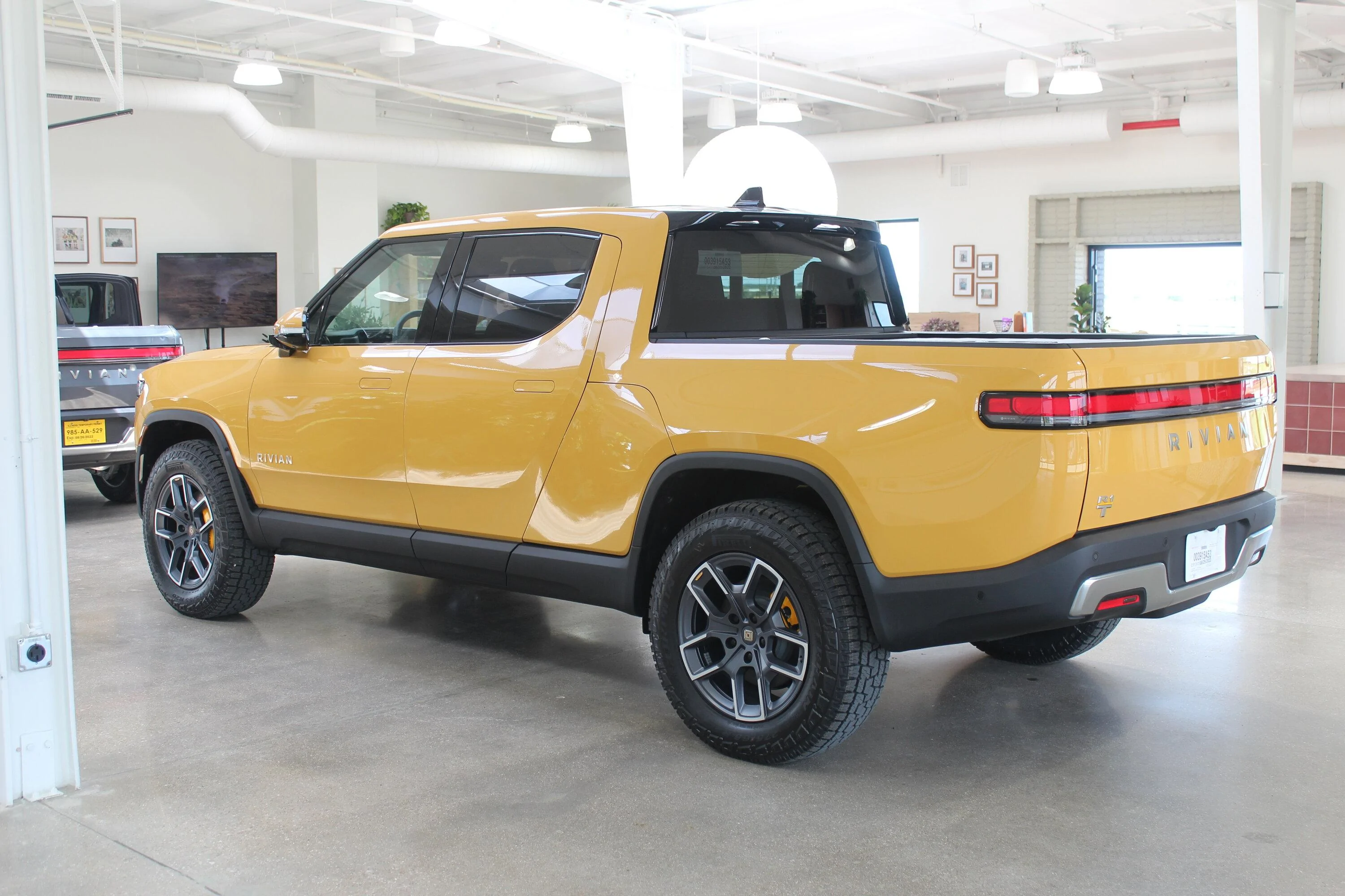 Rivian R1T R1S COMPASS YELLOW R1T Photos IMG_0317