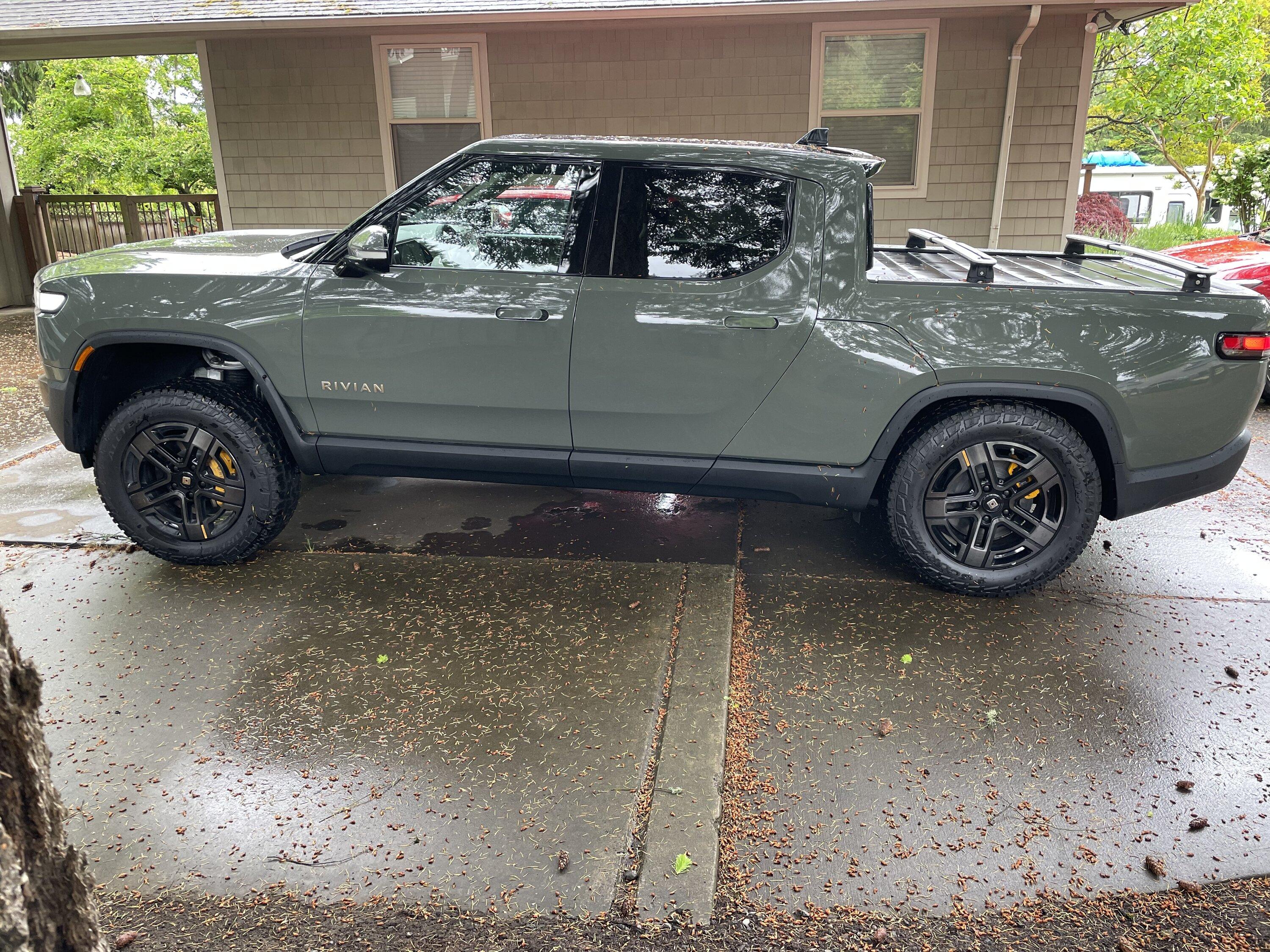 Rivian R1T R1S My R1T is doing the Carolina squat (front suspension wouldn't lower, but fixed itself) A20C11C9-212A-43AB-9A5A-DF060CFC80C9