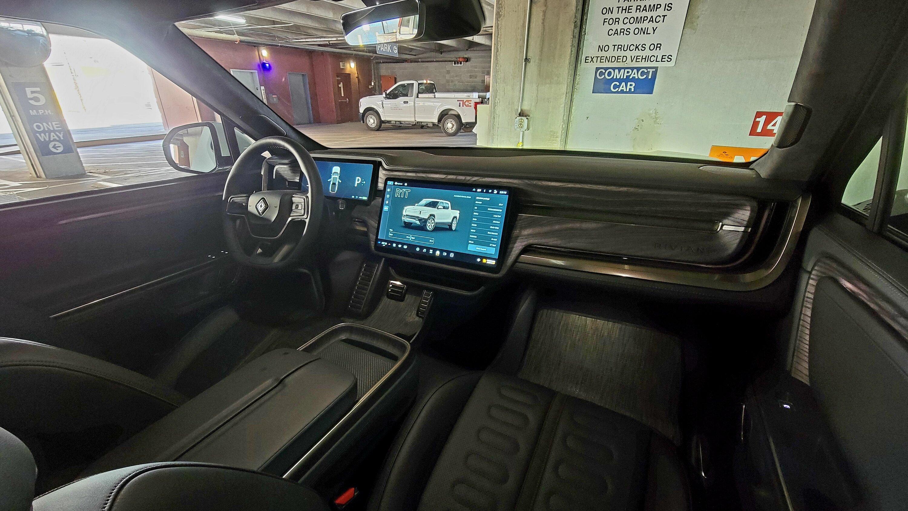 Rivian R1T R1S GLACIER WHITE R1T  Photos 20220524_142018