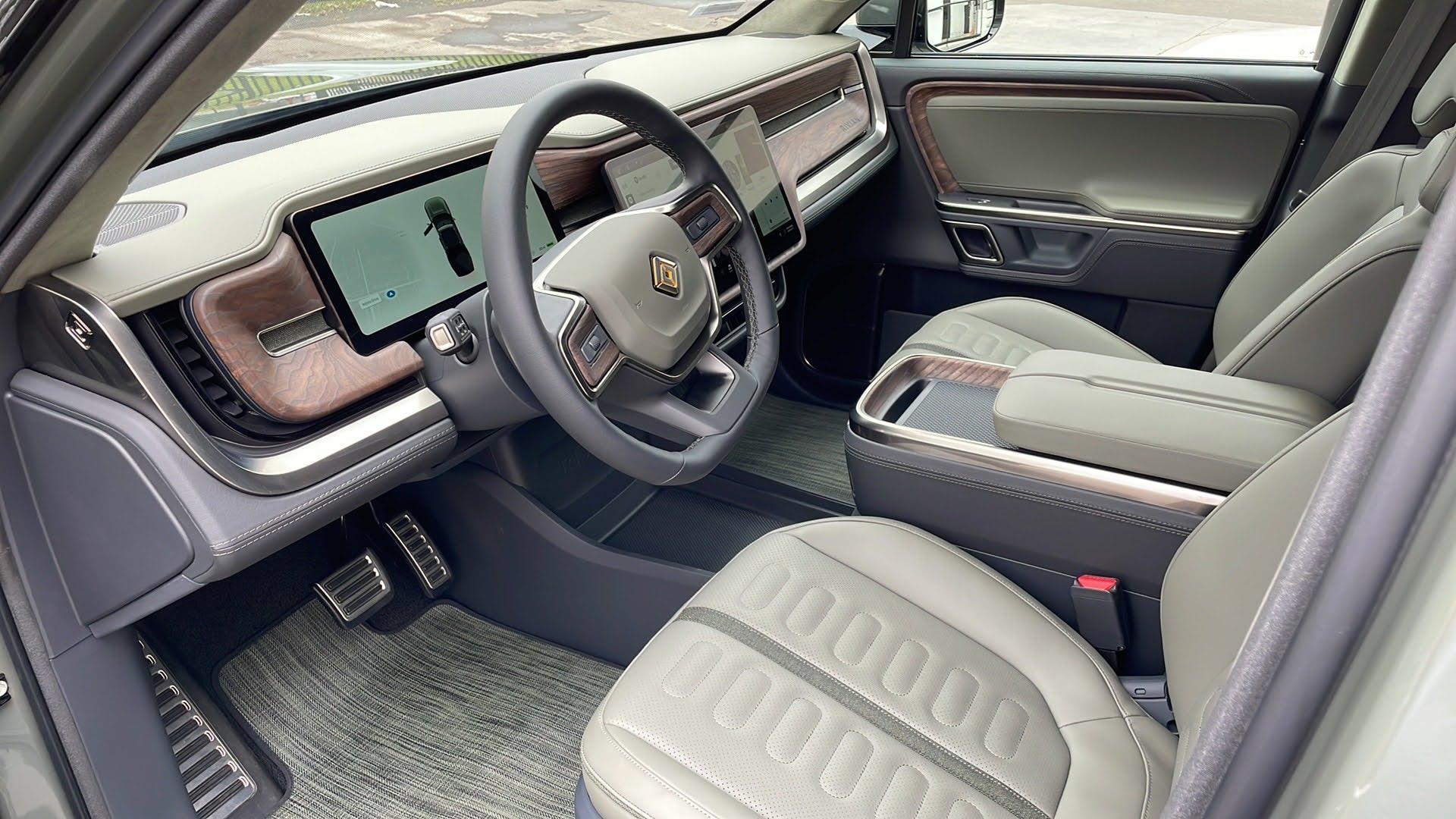 Rivian R1T R1S R1T LE LG FE group IMG_5672.JPG