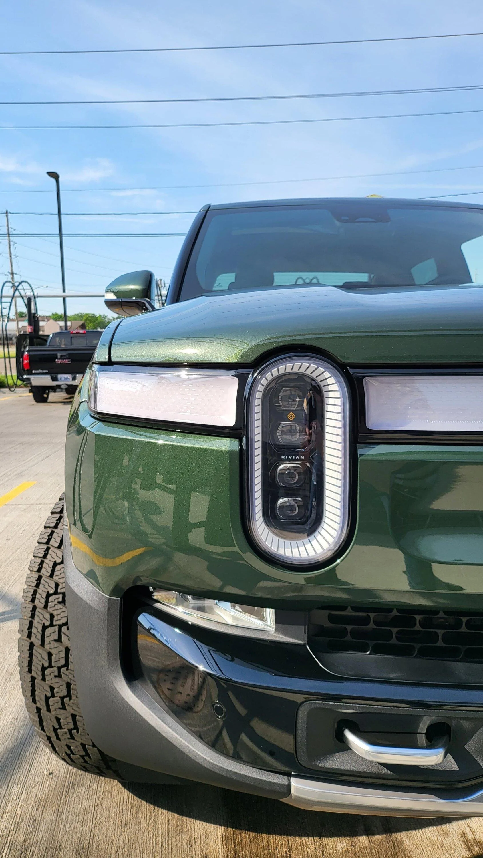 Rivian R1T R1S FOREST GREEN R1T Photos 1653938940156