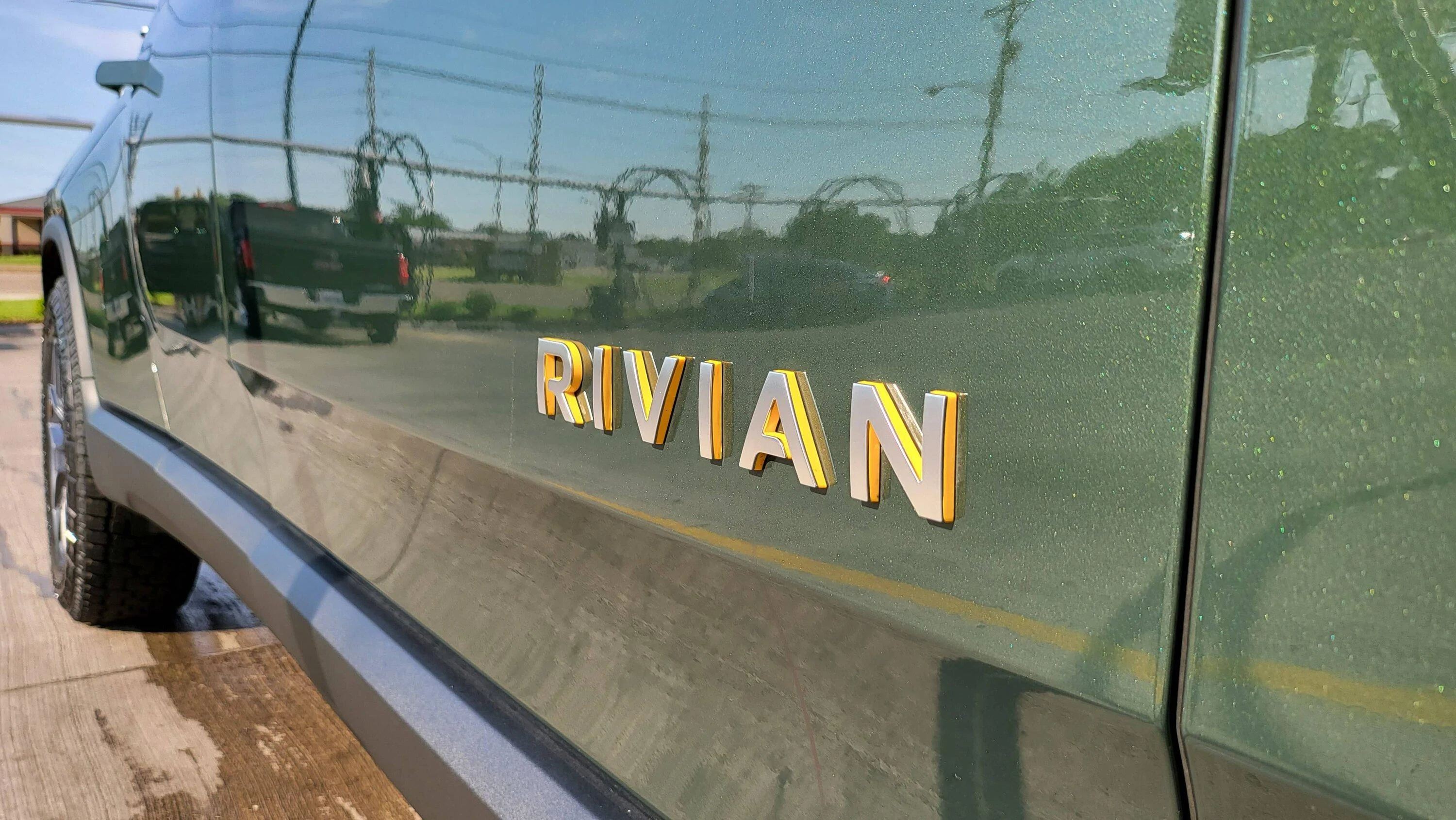Rivian R1T R1S FOREST GREEN R1T Photos 1653938957301