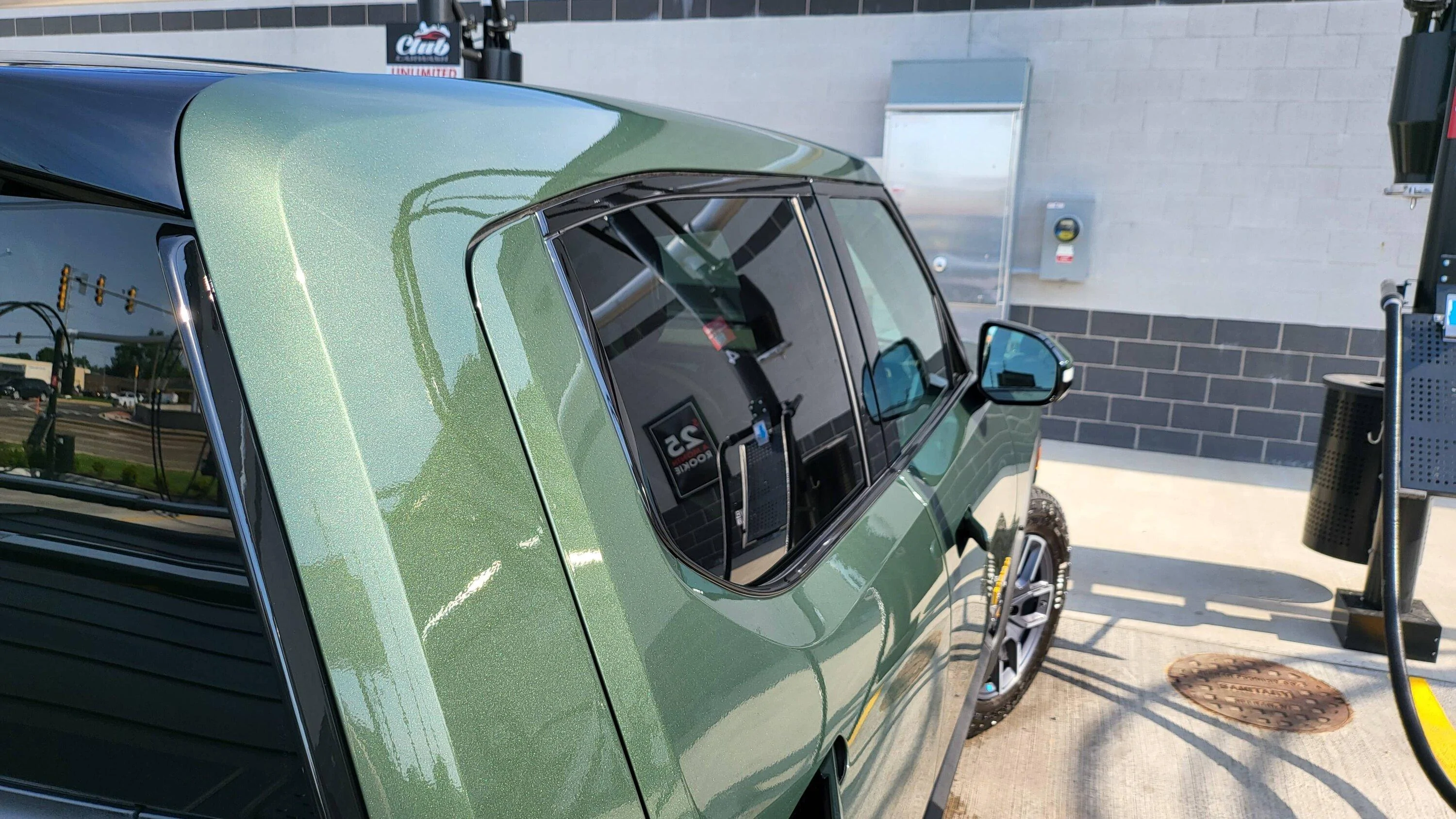 Rivian R1T R1S FOREST GREEN R1T Photos 1653938970084