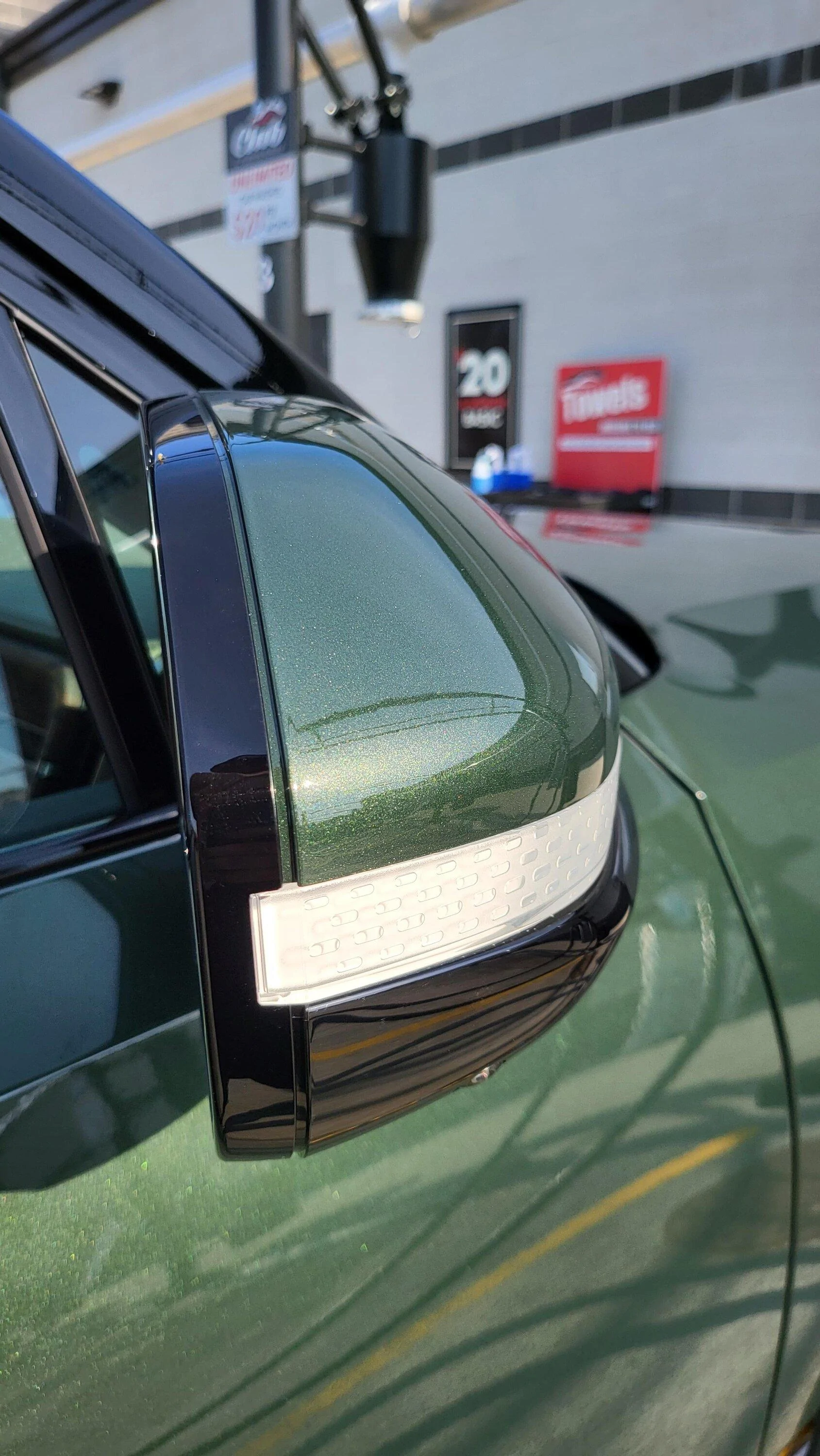 Rivian R1T R1S FOREST GREEN R1T Photos 1653938987000