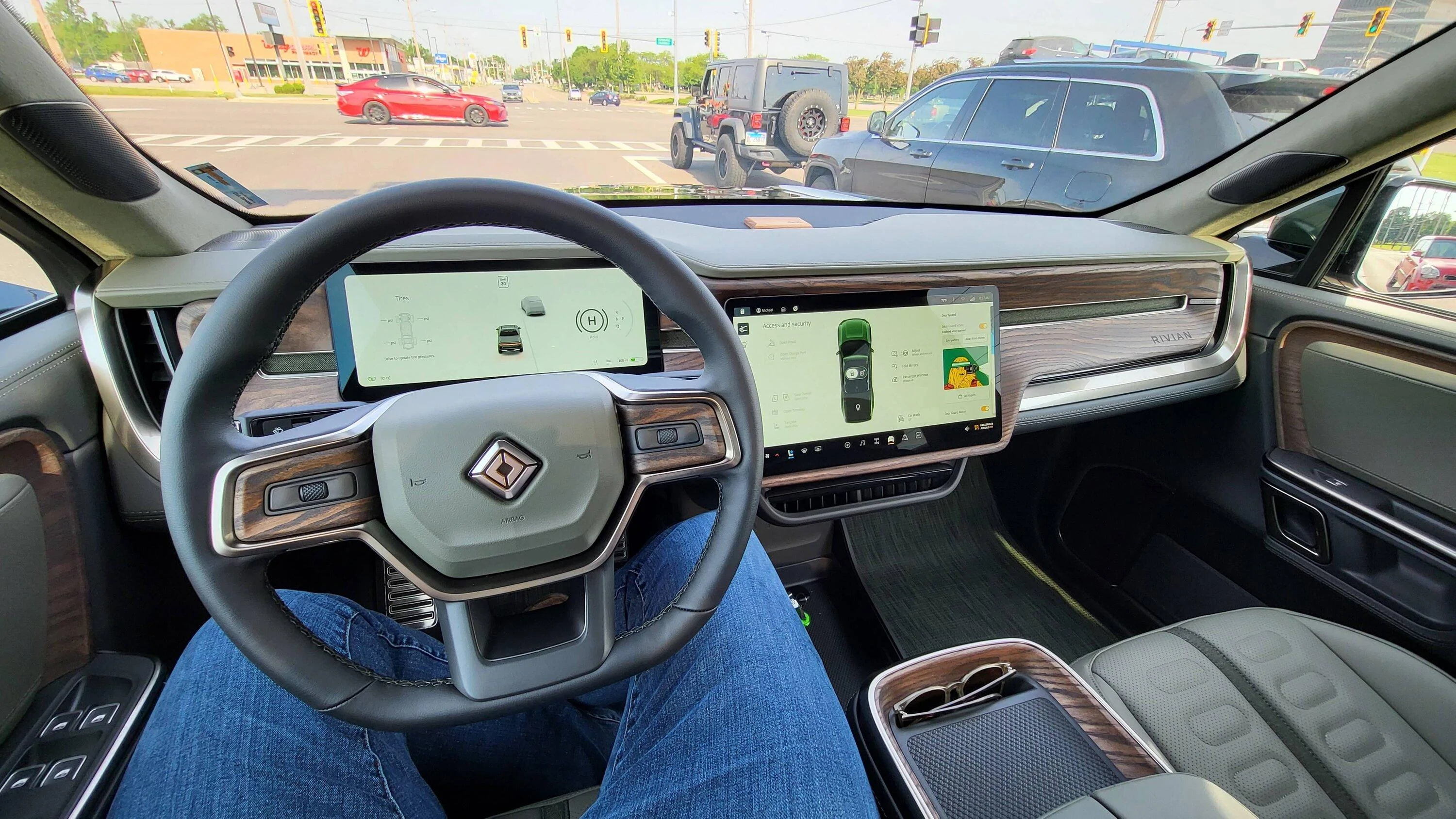 Rivian R1T R1S FOREST GREEN R1T Photos 1653939004516