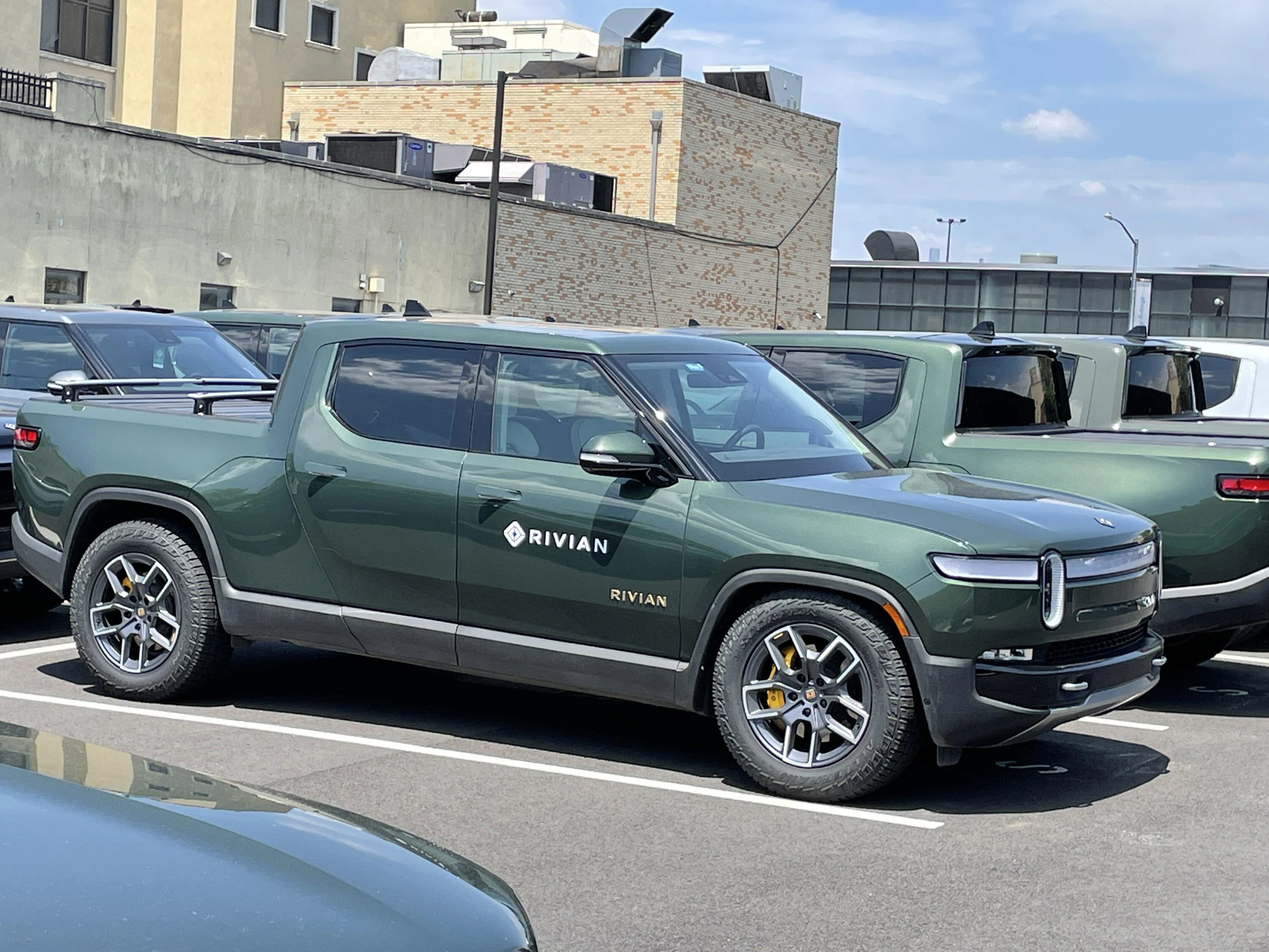 Rivian R1T R1S FOREST GREEN R1T Photos 727428D5-243A-468B-B297-5EA14601533A