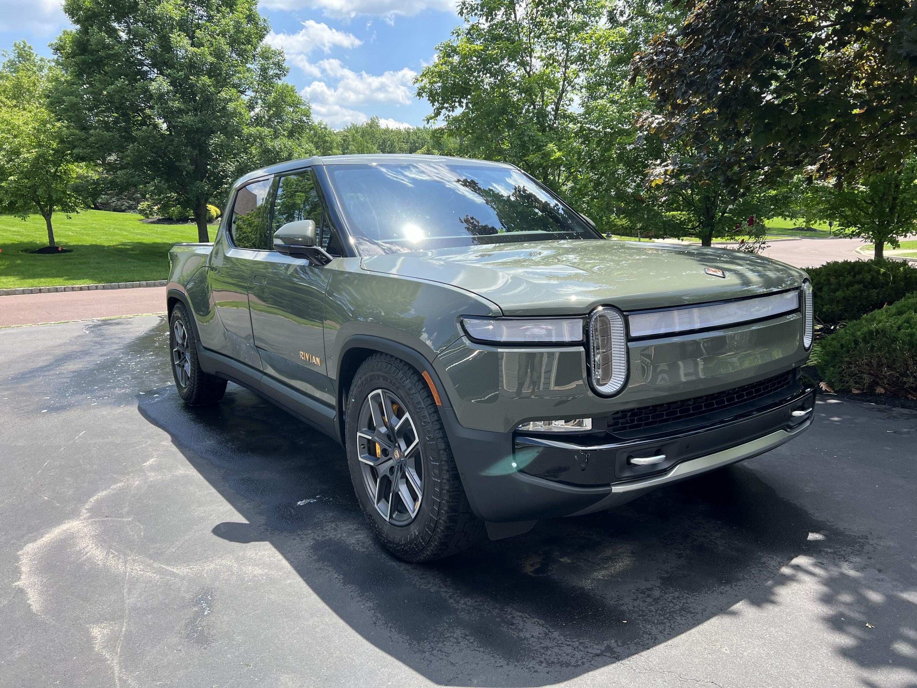 Rivian R1T R1S LAUNCH GREEN R1T Photos A025CED0-E259-416A-B9B0-2A0A0B1A3FF6
