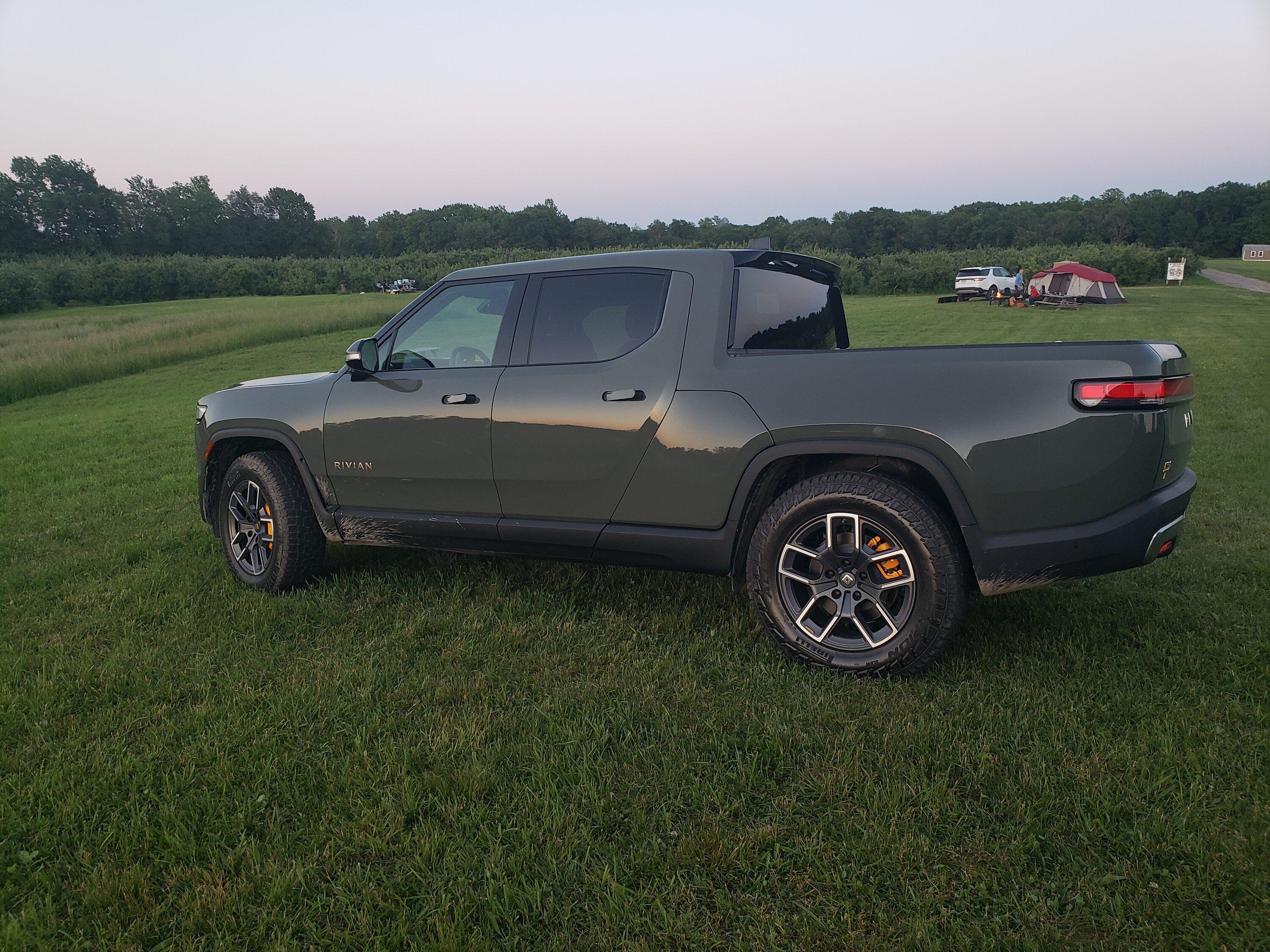 Rivian R1T R1S LAUNCH GREEN R1T Photos 20220529_202247
