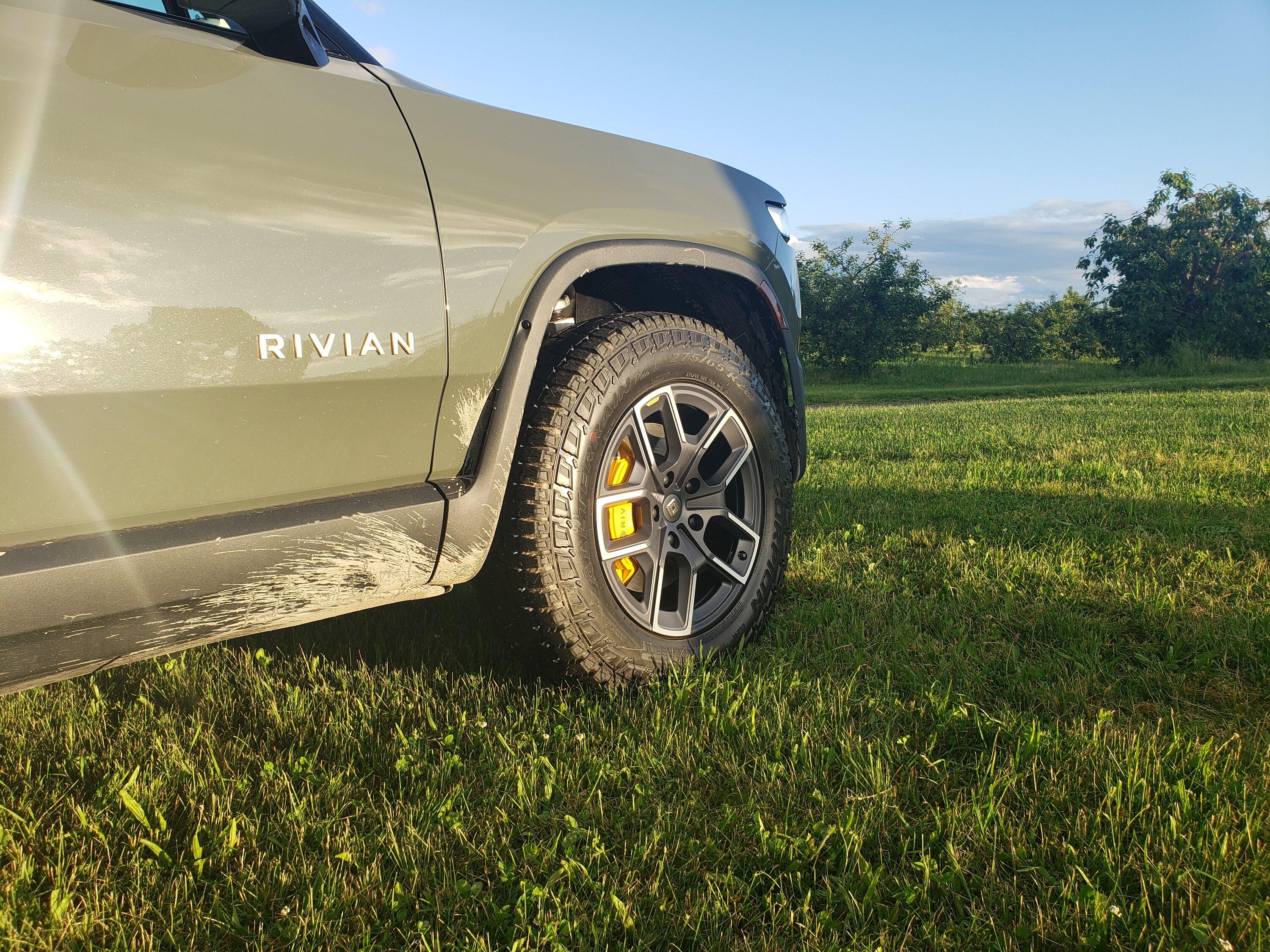 Rivian R1T R1S LAUNCH GREEN R1T Photos 20220528_192303