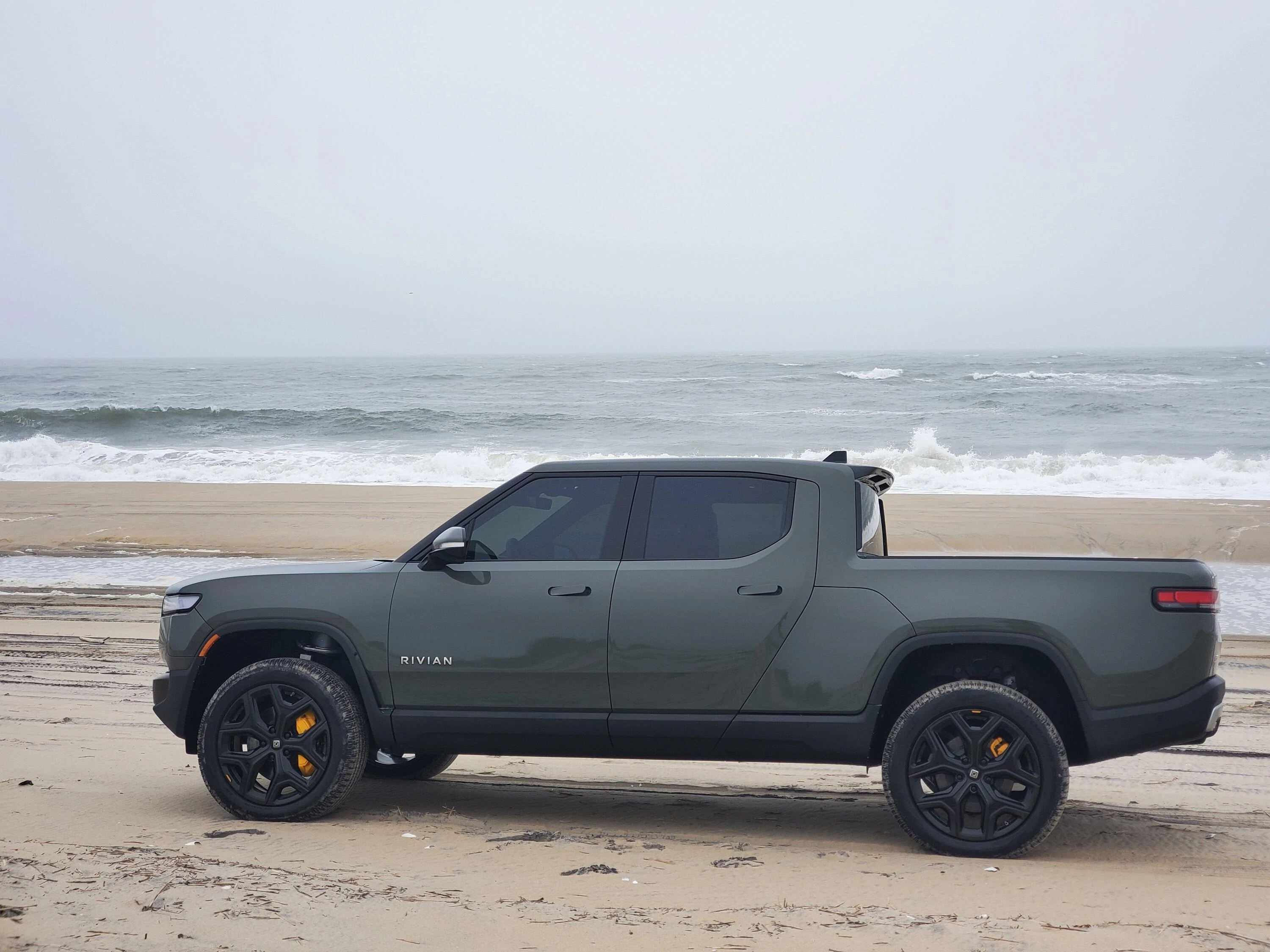 Rivian R1T R1S Black 22's Picture Thread! 20220525_150336