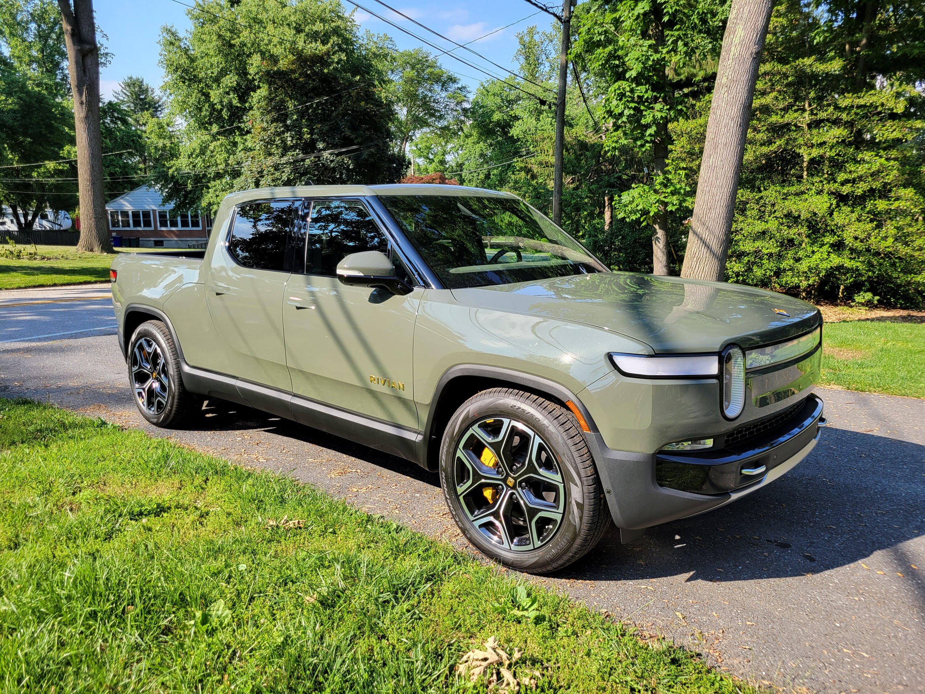Rivian R1T R1S LAUNCH GREEN R1T Photos 20220531_170639