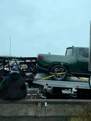 Rivian R1T R1S UPDATED 6/2 - Delivery day (Hello!) and Return day (Goodbye)  ... argh! "Ride height change not possible due to overheated air compressor" 281146555_10166047975845244_4263382152268970371_n