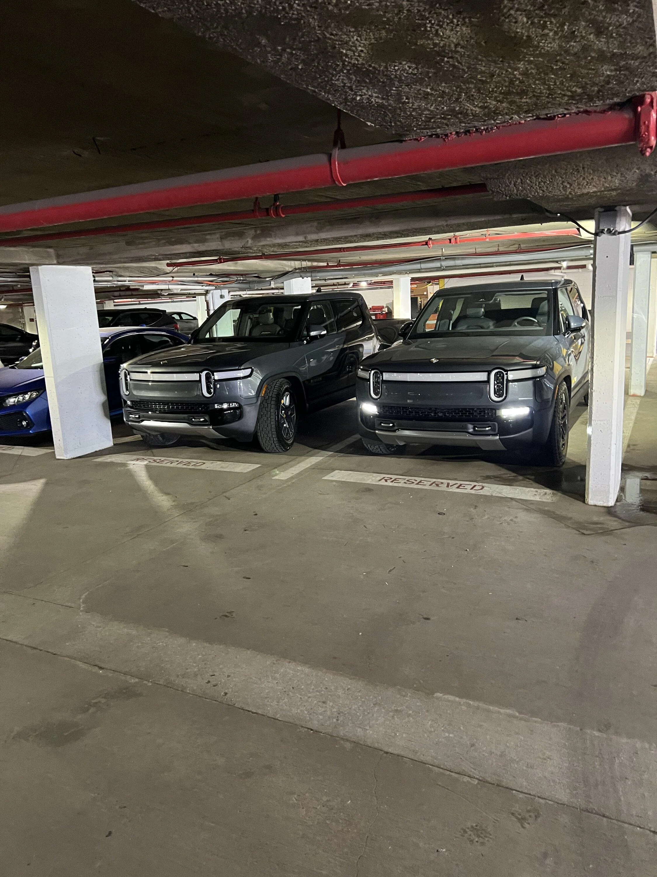Rivian R1T R1S Two Rivians meet 431BCA84-1980-4C30-ACAC-BF9F3768DD60