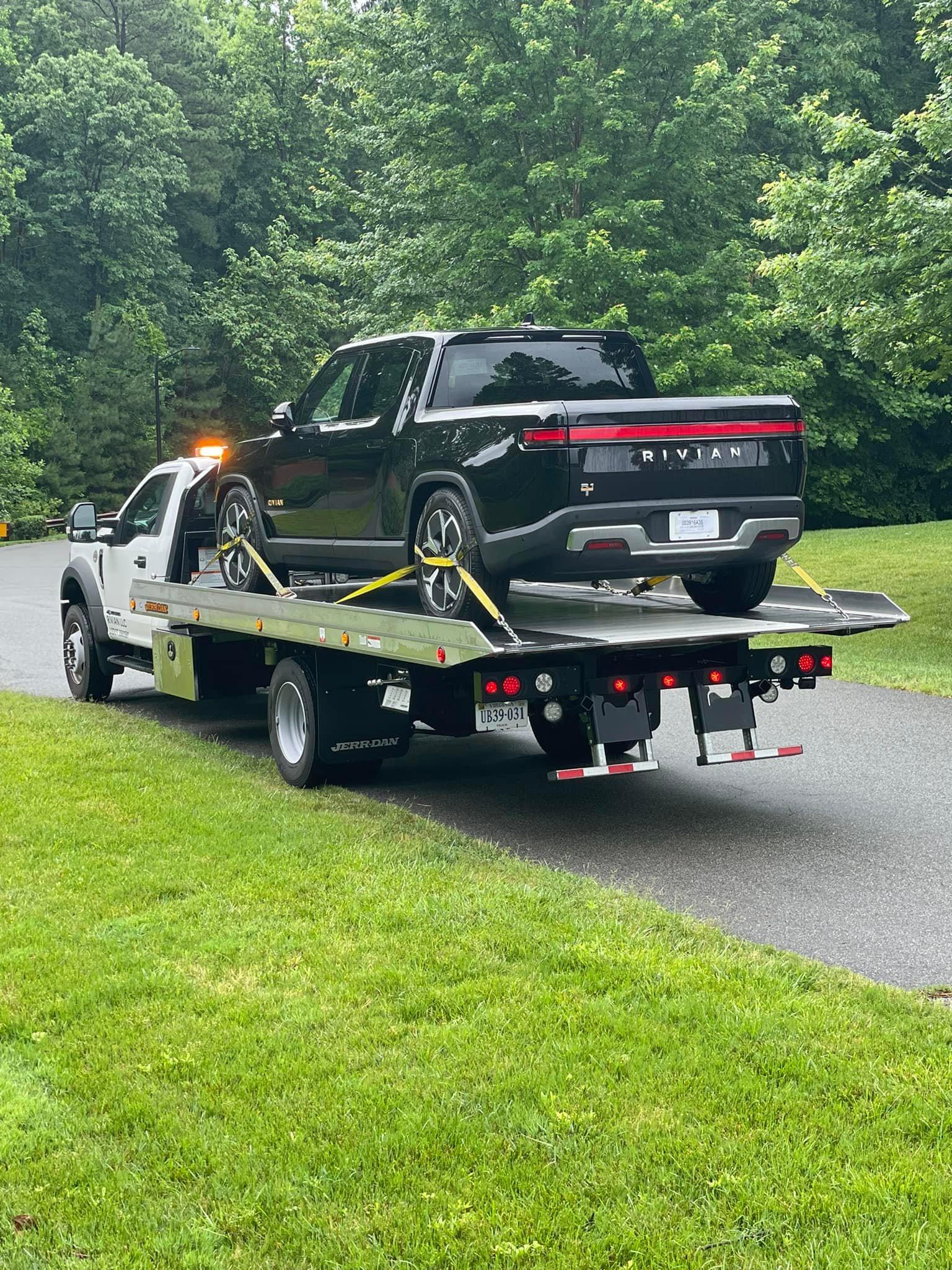 Rivian R1T R1S MIDNIGHT (Black) Rivian Photos 284984851_10228770603393900_4712065154773800172_n