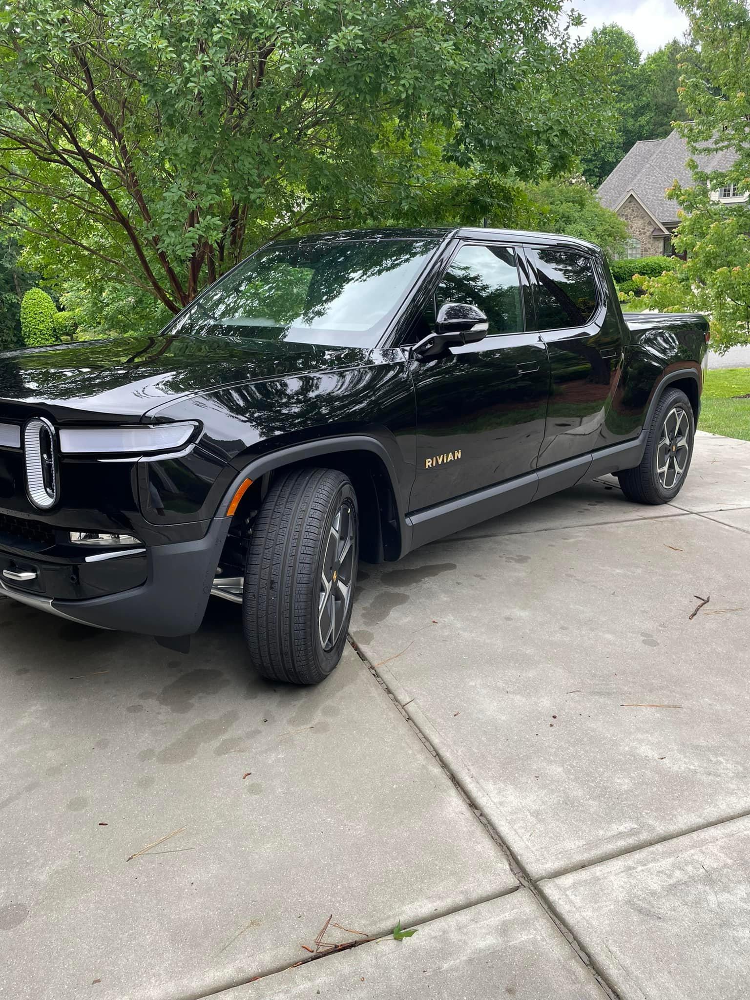 Rivian R1T R1S MIDNIGHT (Black) Rivian Photos 284916209_10228770600153819_614525217107474053_n