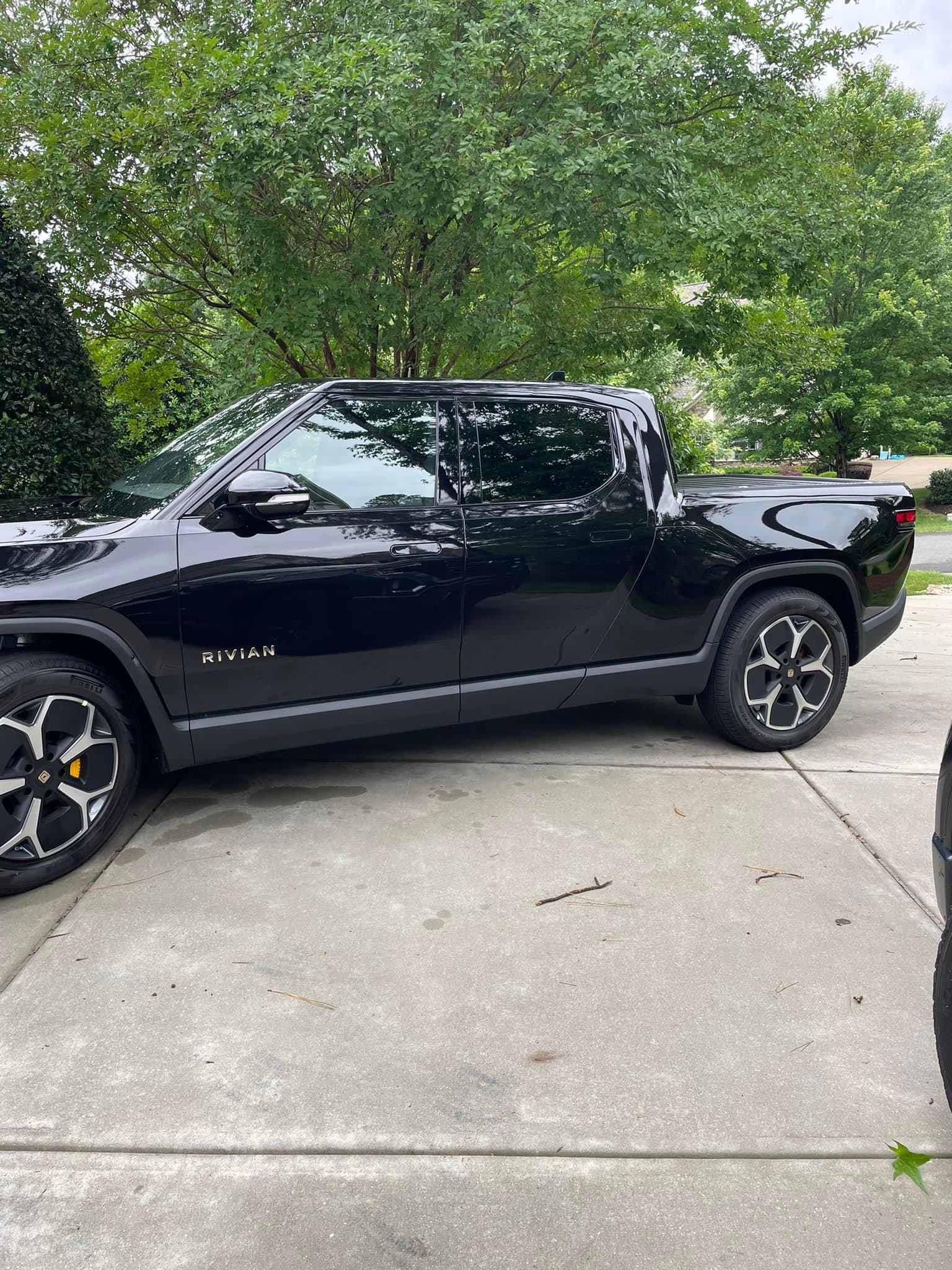 Rivian R1T R1S MIDNIGHT (Black) Rivian Photos 284825751_10228770606313973_3812753533390896282_n
