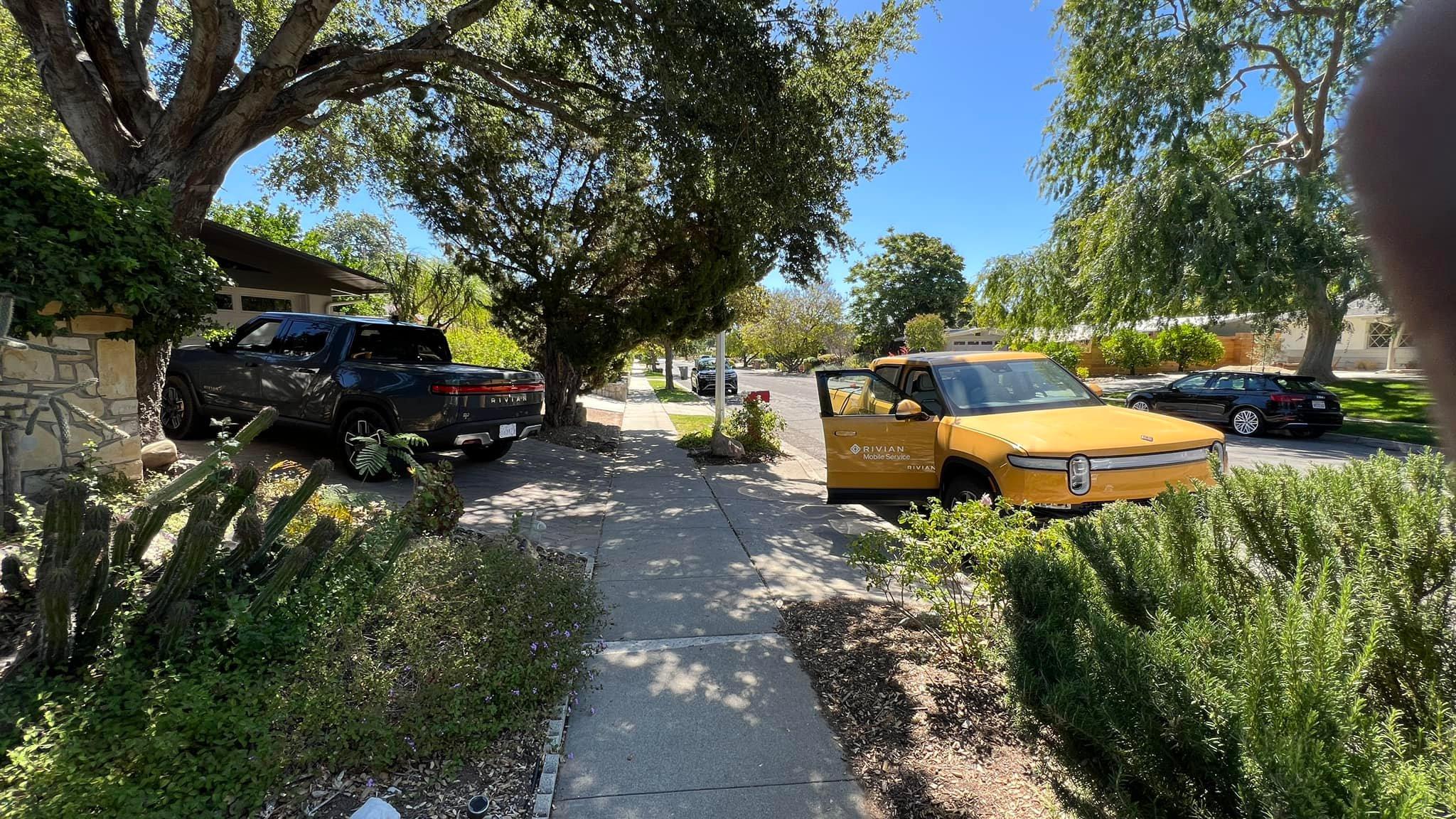 Rivian R1T R1S COMPASS YELLOW R1T Photos 285602759_10166354687580644_2825988275807201068_n
