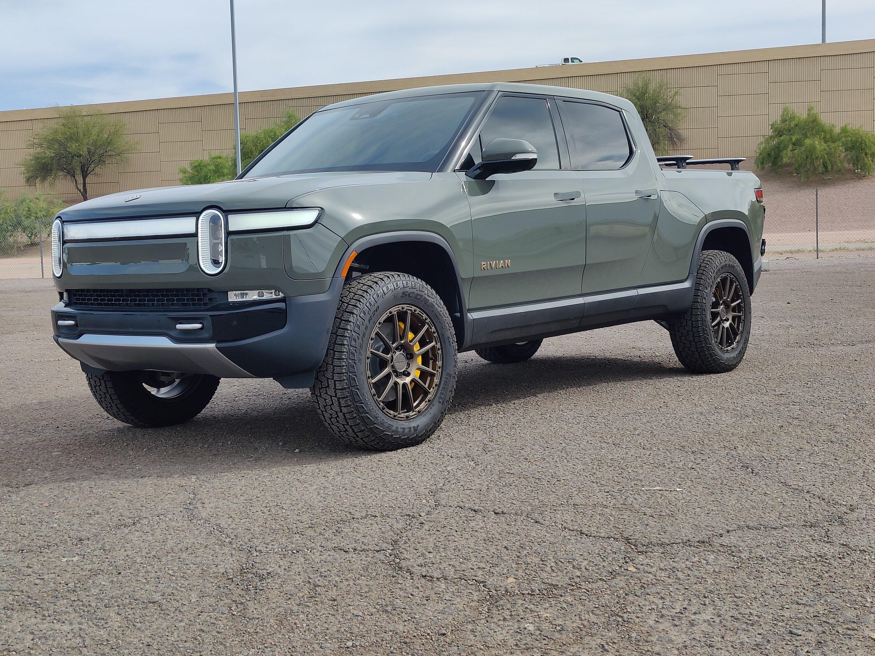 Rivian R1T R1S R1T 20" AT Wheel Weight, Specs, Offset, Bolt Pattern, Construction IMG20220603162142