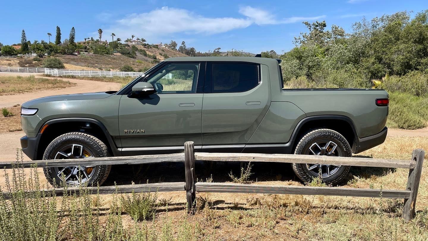 Rivian R1T R1S LAUNCH GREEN R1T Photos 9A5006DD-856B-40C2-A366-E1BF39C25C8D