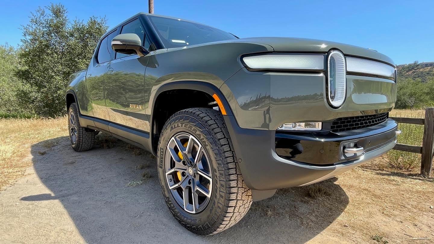 Rivian R1T R1S LAUNCH GREEN R1T Photos 2F650D9D-5D02-465D-BB6A-0E2175BF2D36