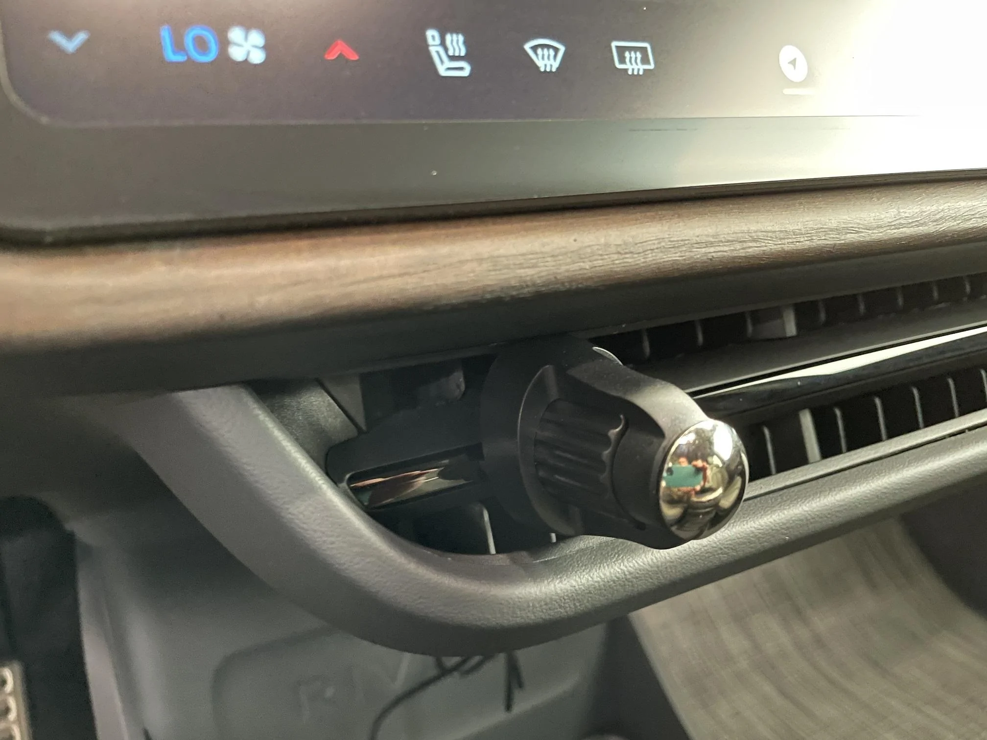 Rivian R1T R1S Mounting a cell phone.  Has anyone done it? IMG_5822