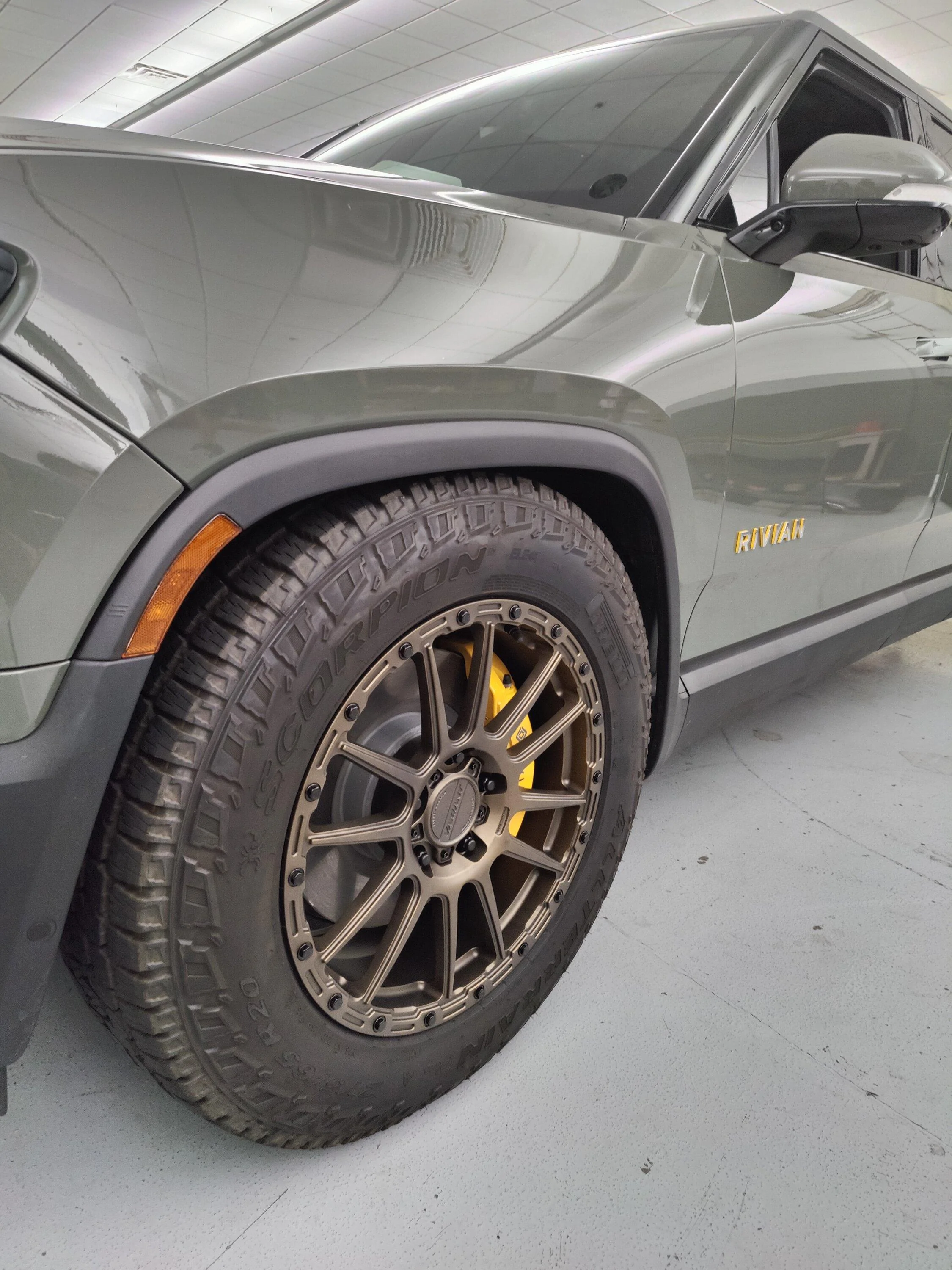 Rivian R1T R1S $3500 for Black Rims on Launch Edition is too much - after market options? IMG20220603161027