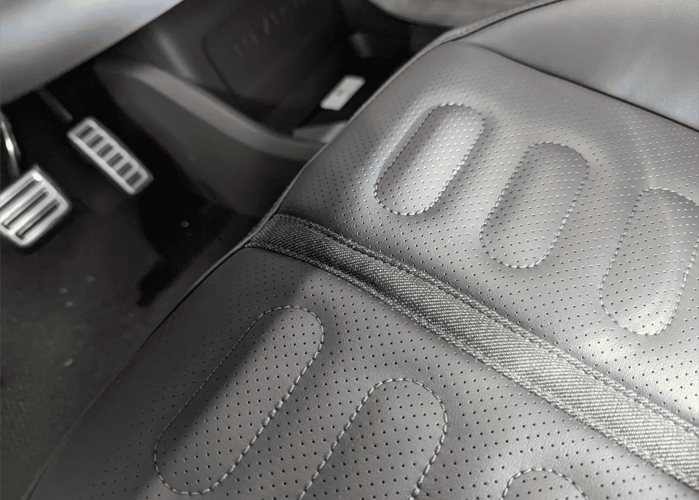 Rivian R1T R1S Anybody have this issue with their seats? Screenshot_20220604-224750