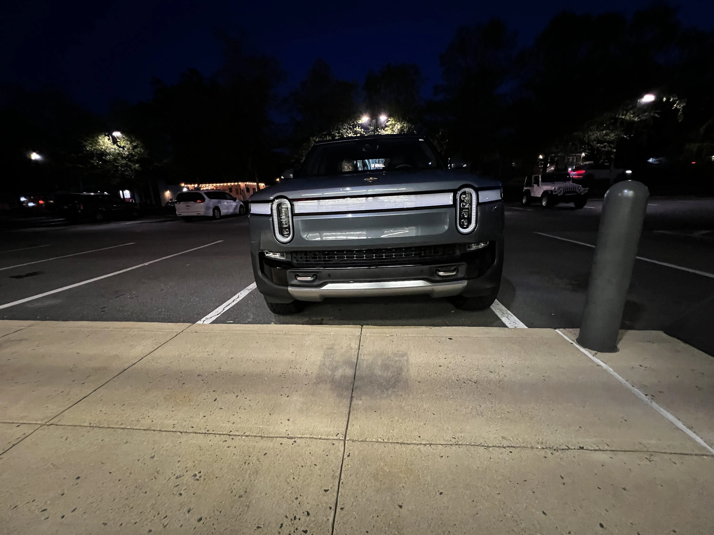 Rivian R1T R1S Passenger side lower than driver side. IMG_5002