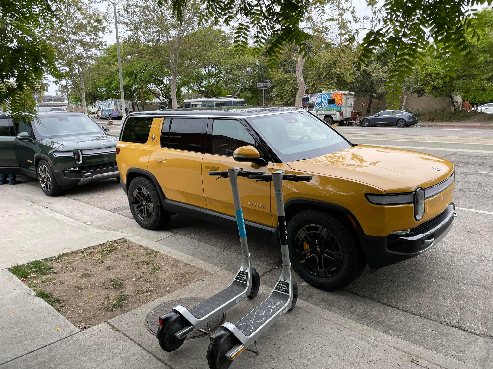 Rivian R1T R1S ? COMPASS YELLOW R1S  Photos Compass Yellow Rivian R1S SUV
