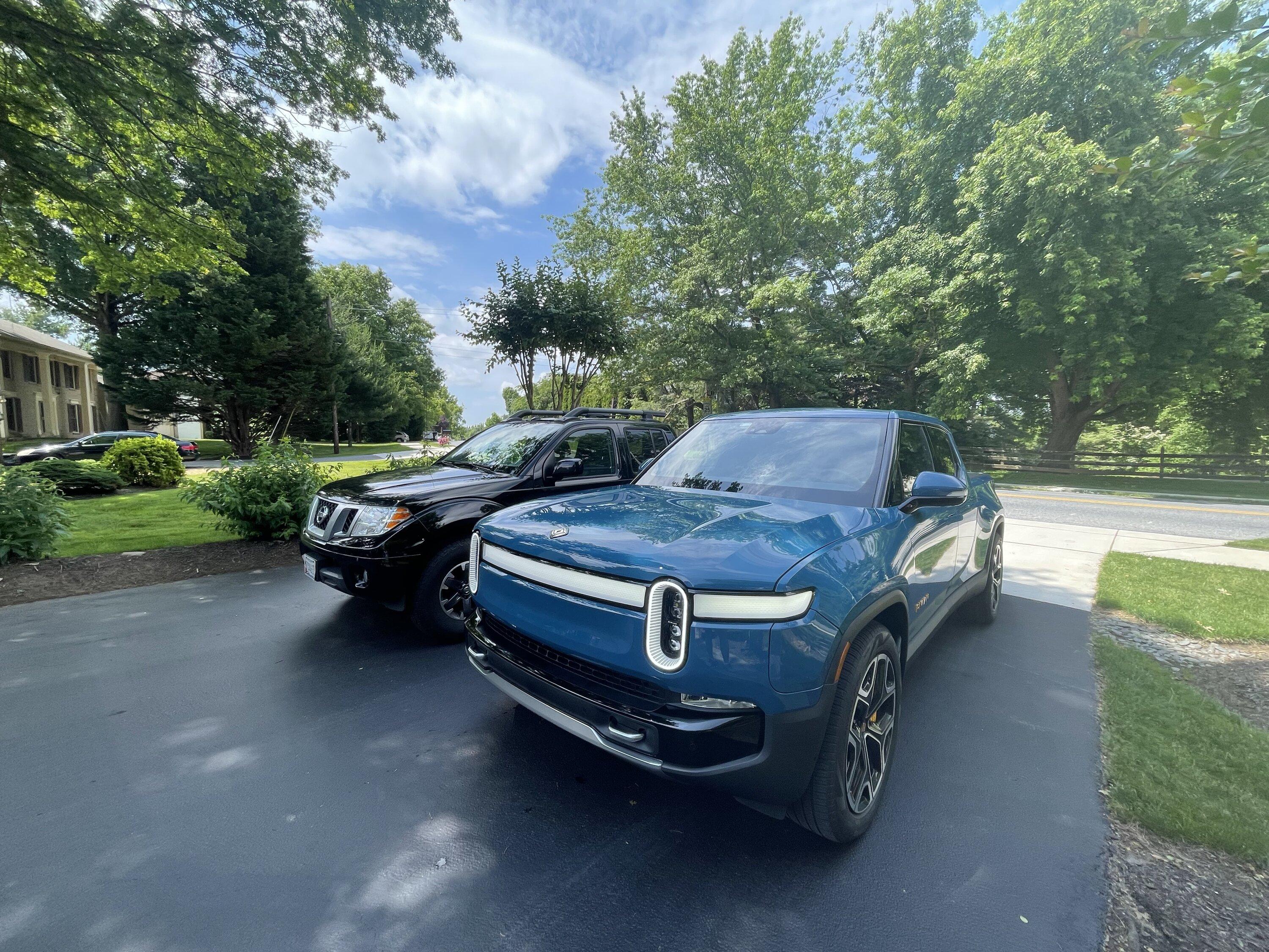 Rivian R1T R1S R1T and Nissan Frontier size comparison. 099B6C27-4BA9-41D0-B17D-819DBD2E88AF