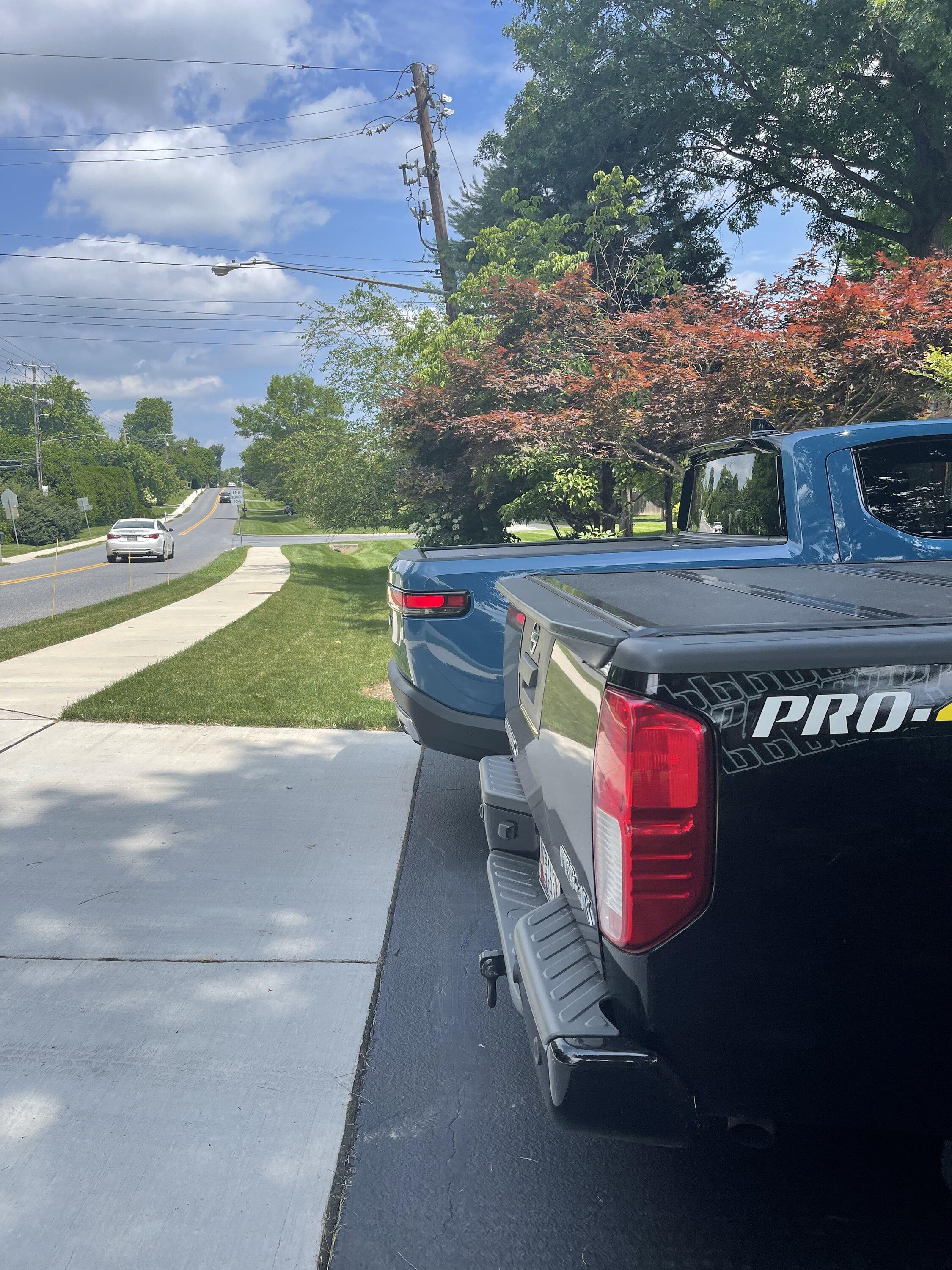 Rivian R1T R1S R1T and Nissan Frontier size comparison. DACD9093-1729-48C6-8100-FAD8E0465B45