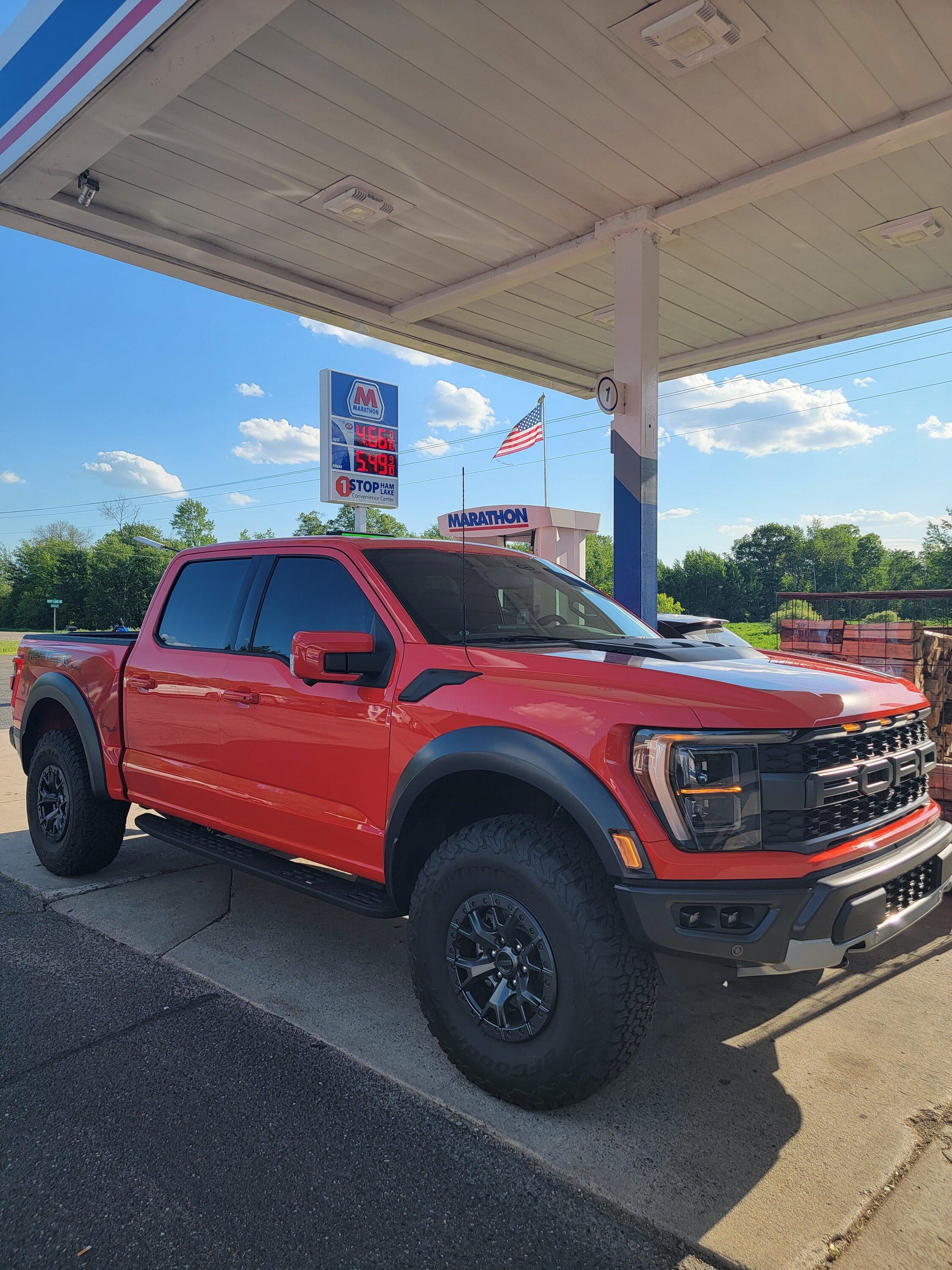 Rivian R1T R1S Rivian R1T vs. Ford Raptor comparison side by side 20220608_181635