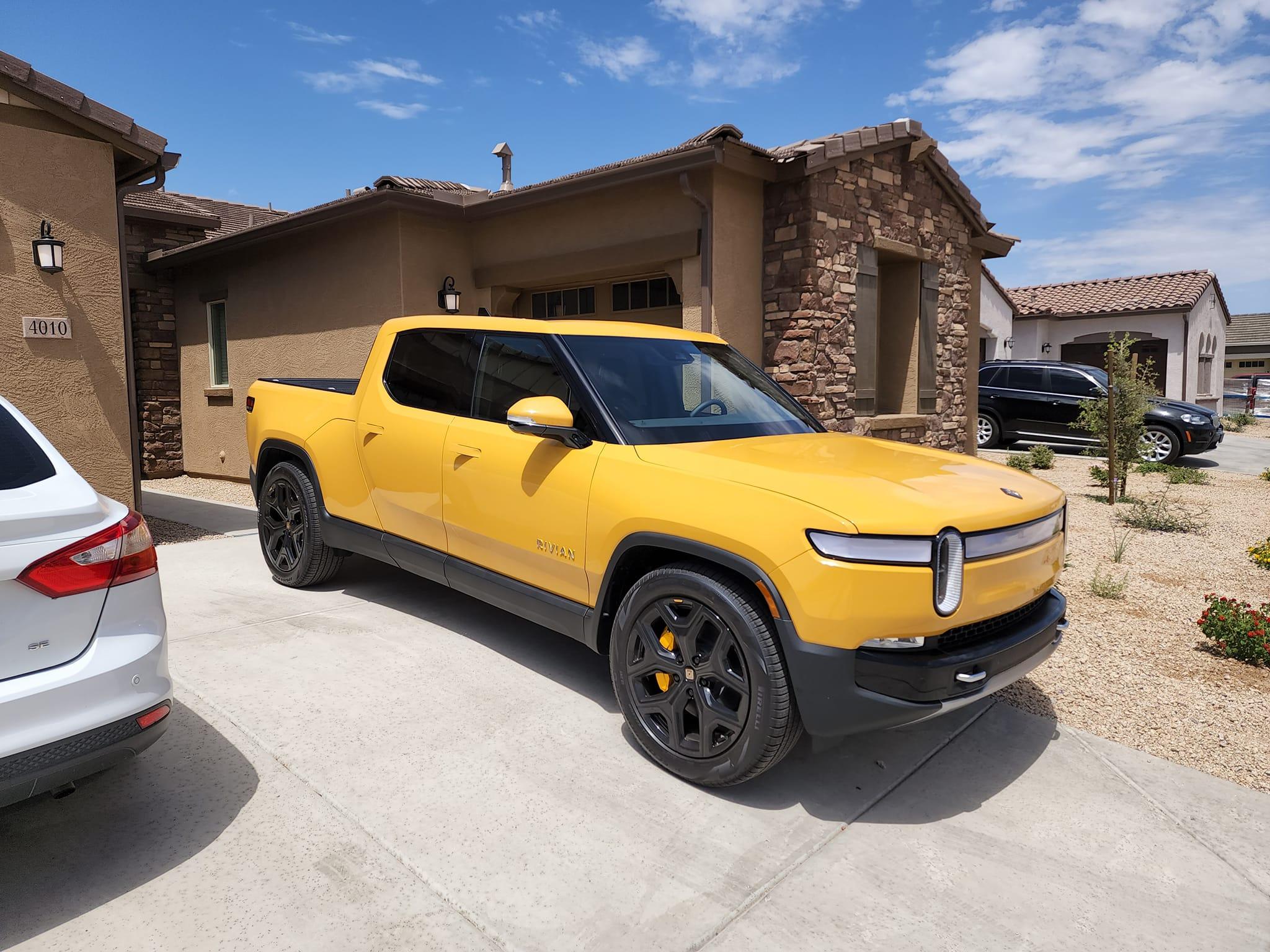 Rivian R1T R1S COMPASS YELLOW R1T Photos 287423493_10222178132782415_2045265214983738777_n
