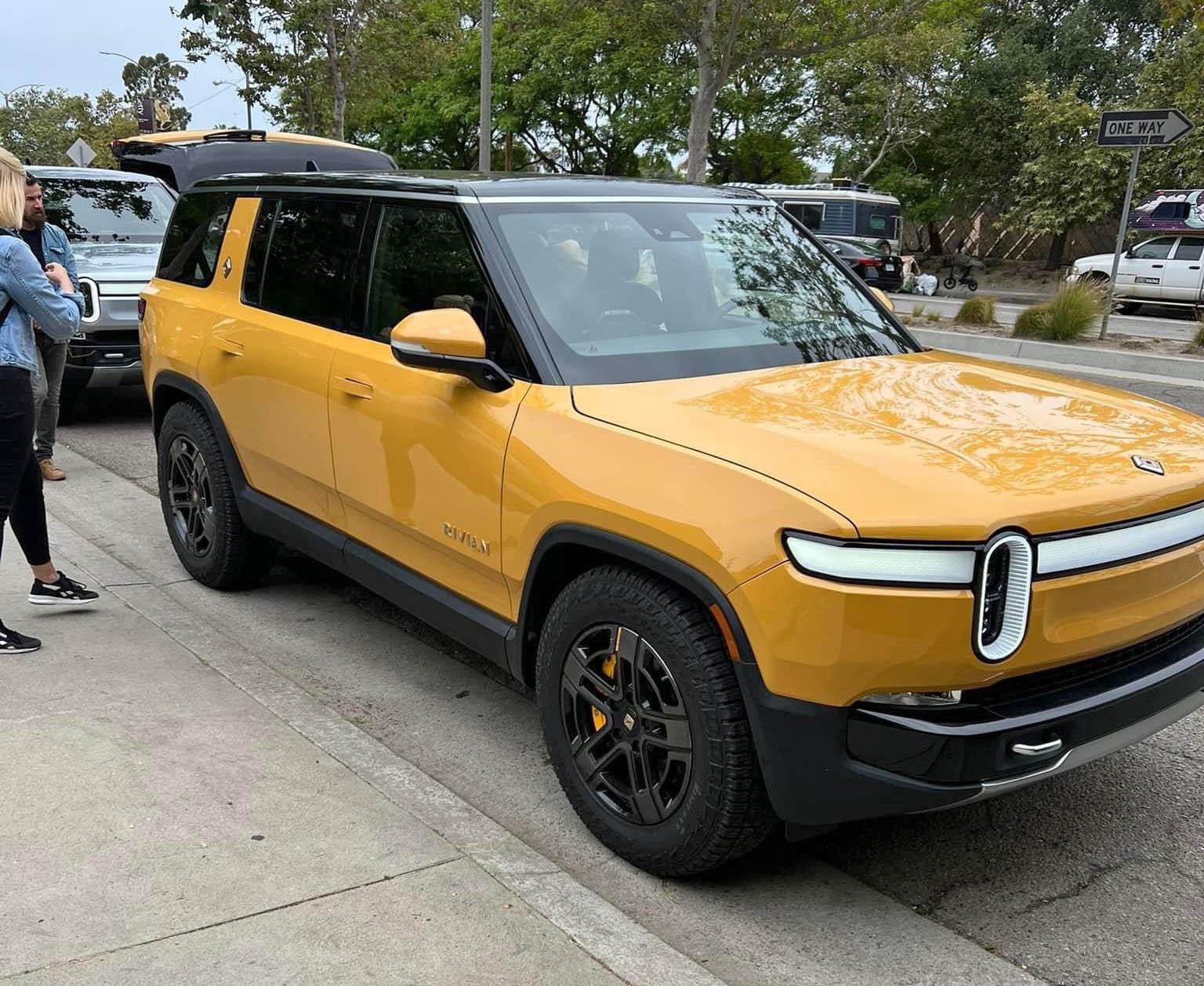 Rivian R1T R1S ? COMPASS YELLOW R1S  Photos Compass Yellow R1S Rivian SUV 3