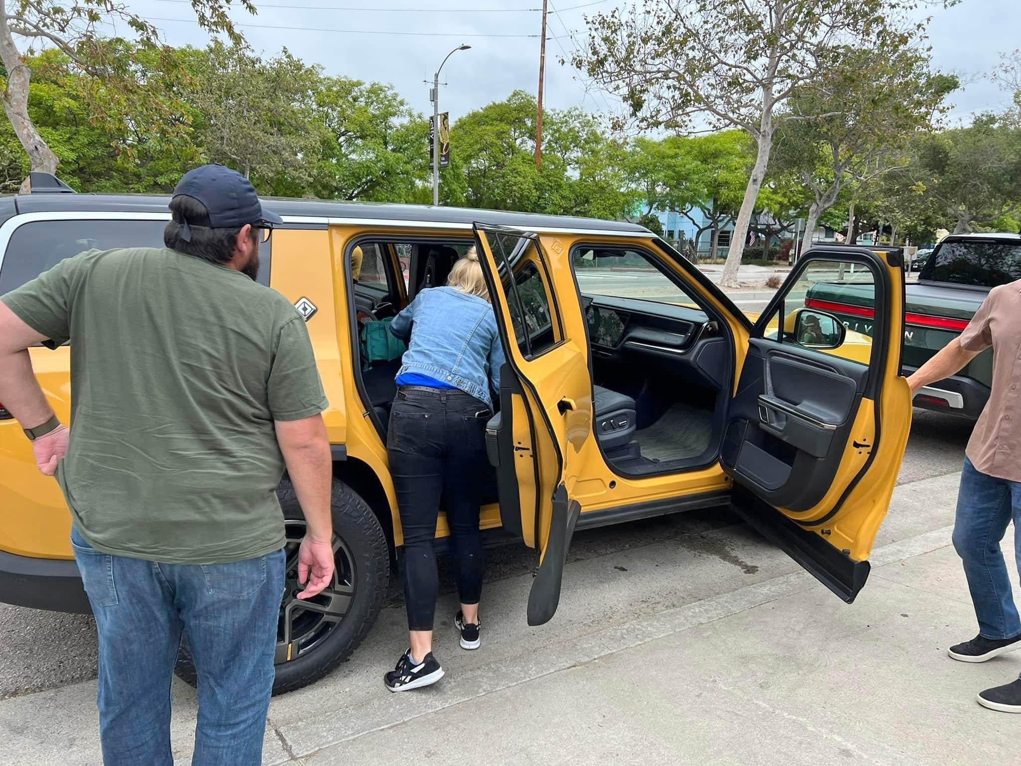Rivian R1T R1S ? COMPASS YELLOW R1S  Photos Compass Yellow R1S Rivian SUV 4