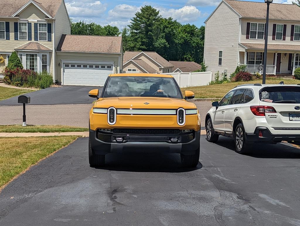 Rivian R1T R1S COMPASS YELLOW R1T Photos sm_PXL_20220610_164220944