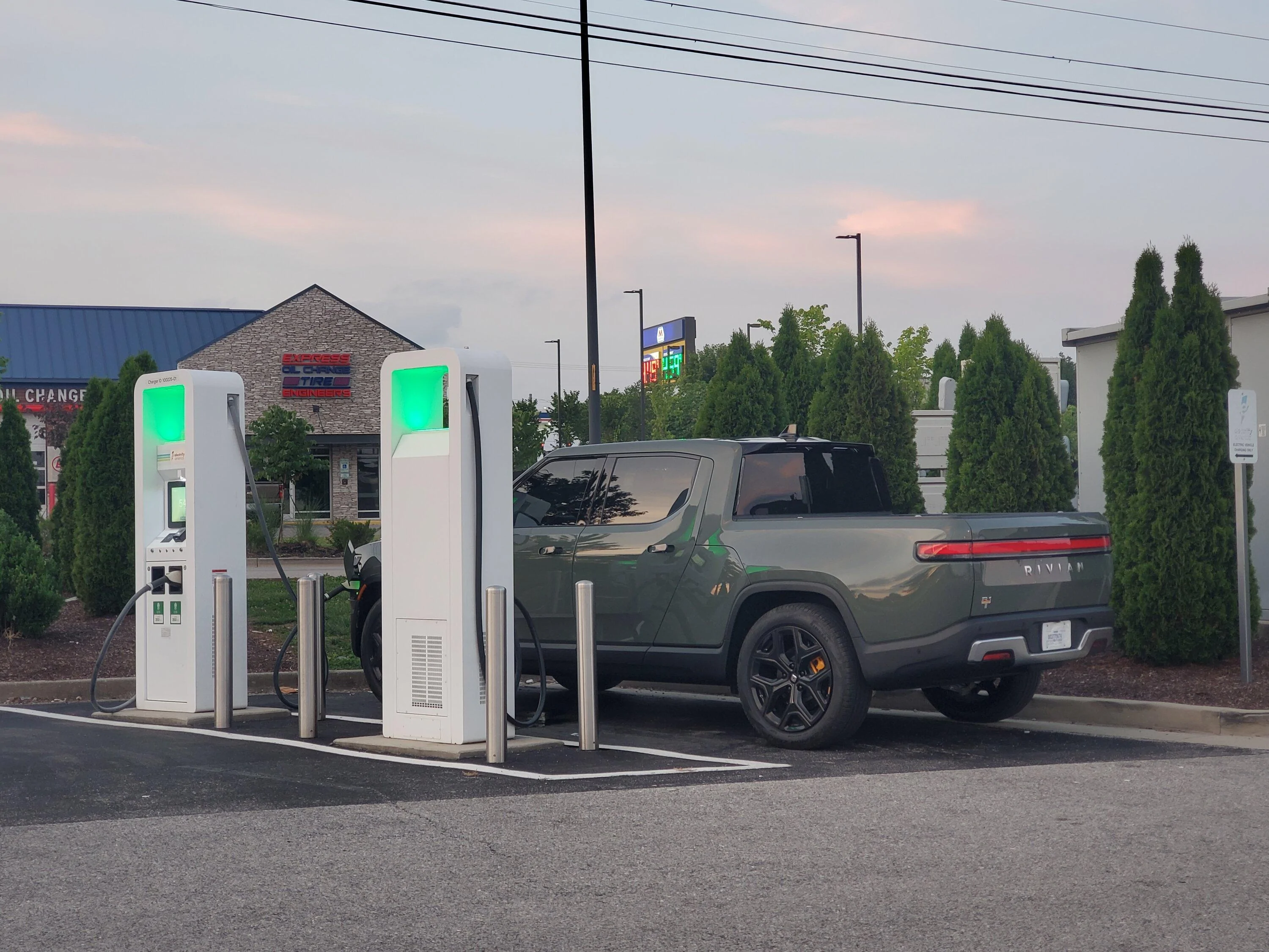 Rivian R1T R1S Rivian R1T charging curve test 20-80% [by TFL] 20220612_205802